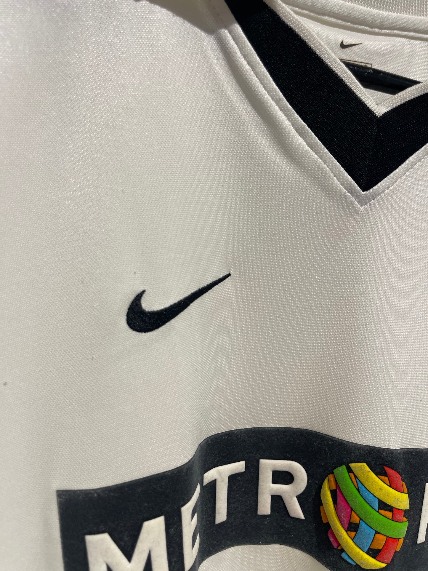 Valencia C.F.  2001/02 Home Kit. (L)