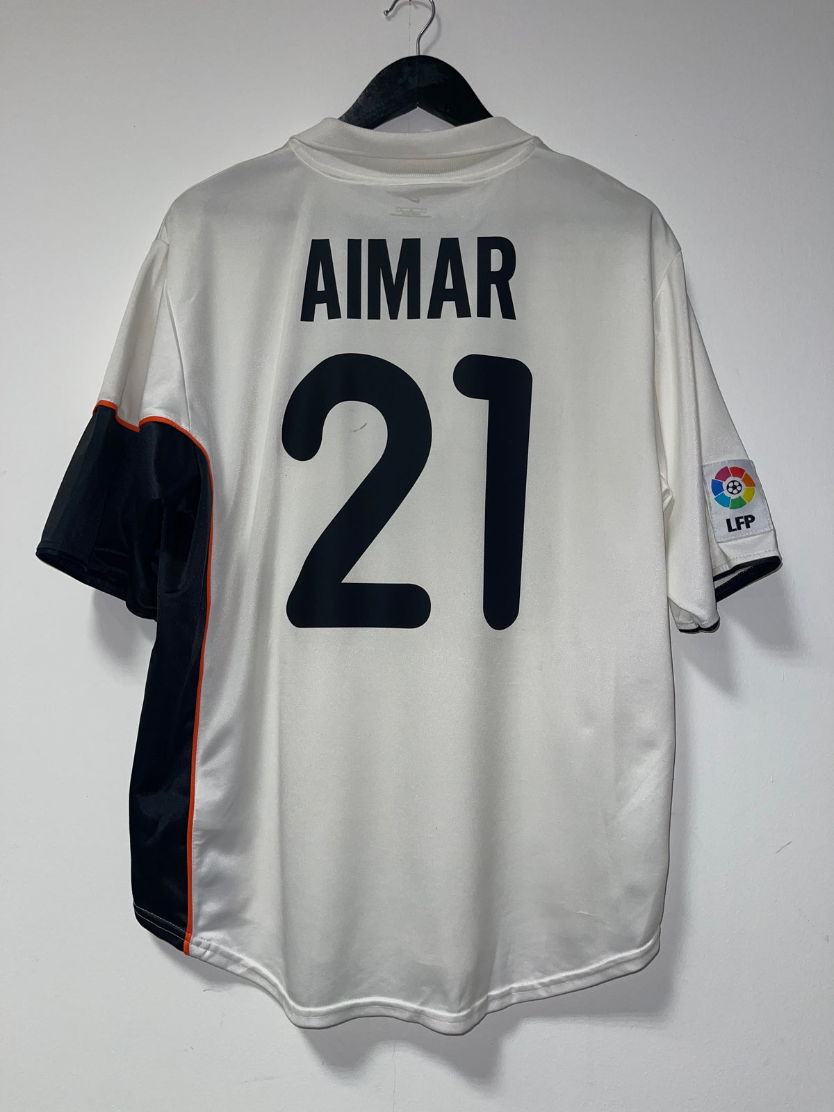 Valencia C.F. 2001-02 Home Kit. (L) #21 Aimar.