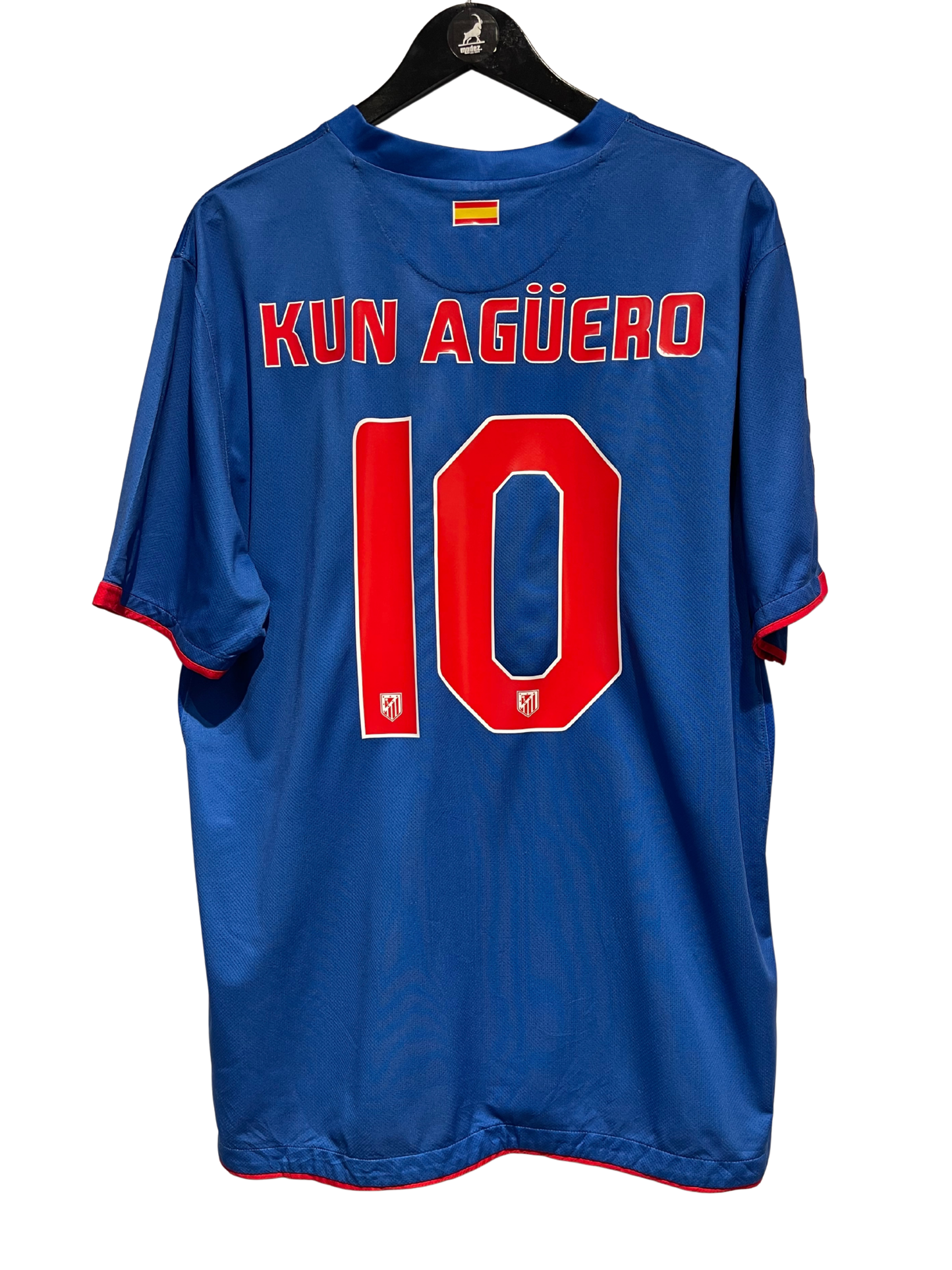 Athletico Madrid 2010-11 Away Kit. #10 Kun Agüero (L).