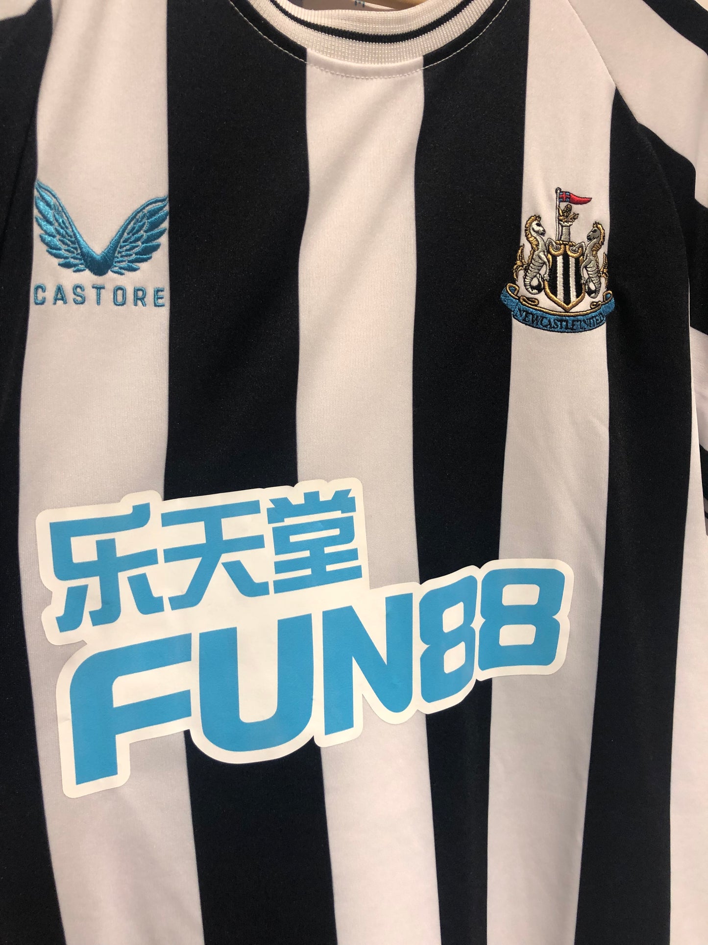 Newcastle United 2022-23 Home Kit. #2 Trippier (M)