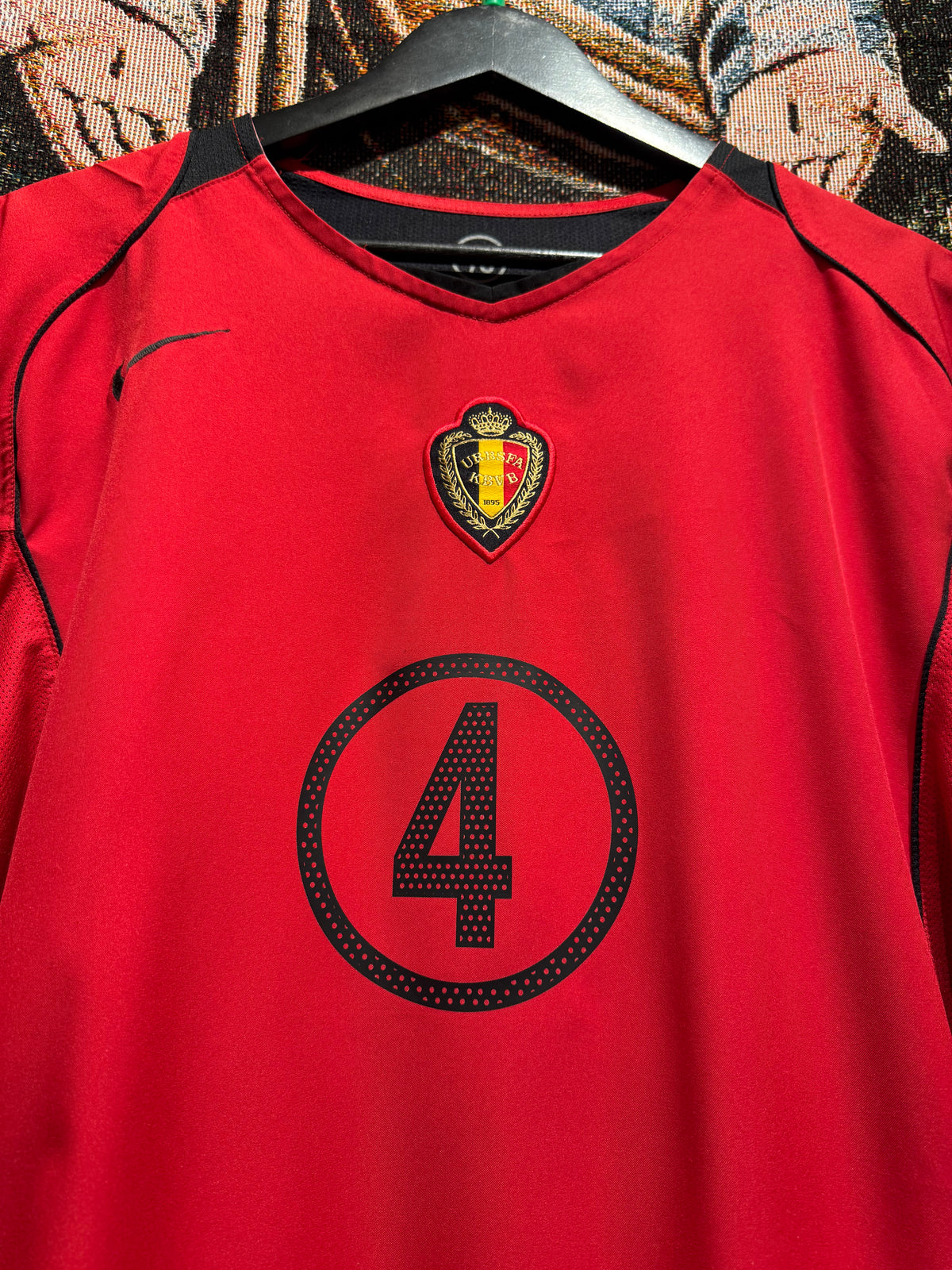 Belgien 2004-06 Home Kit. #4 Van Buyten. (XL)