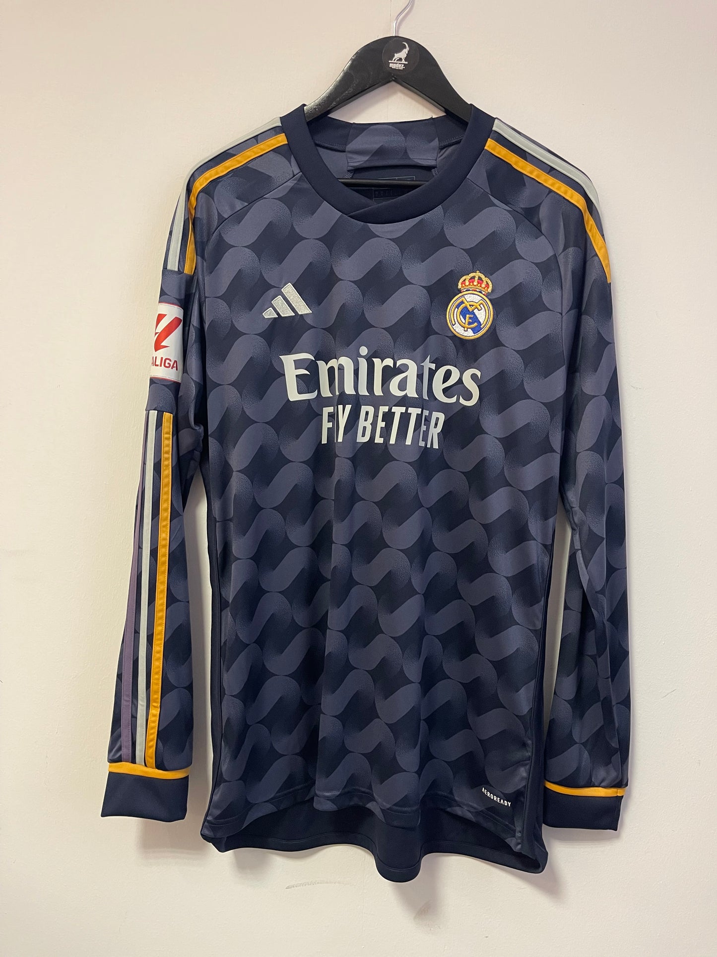 Real Madrid 2023-24 Away Kit. (L) #5 Bellingham.