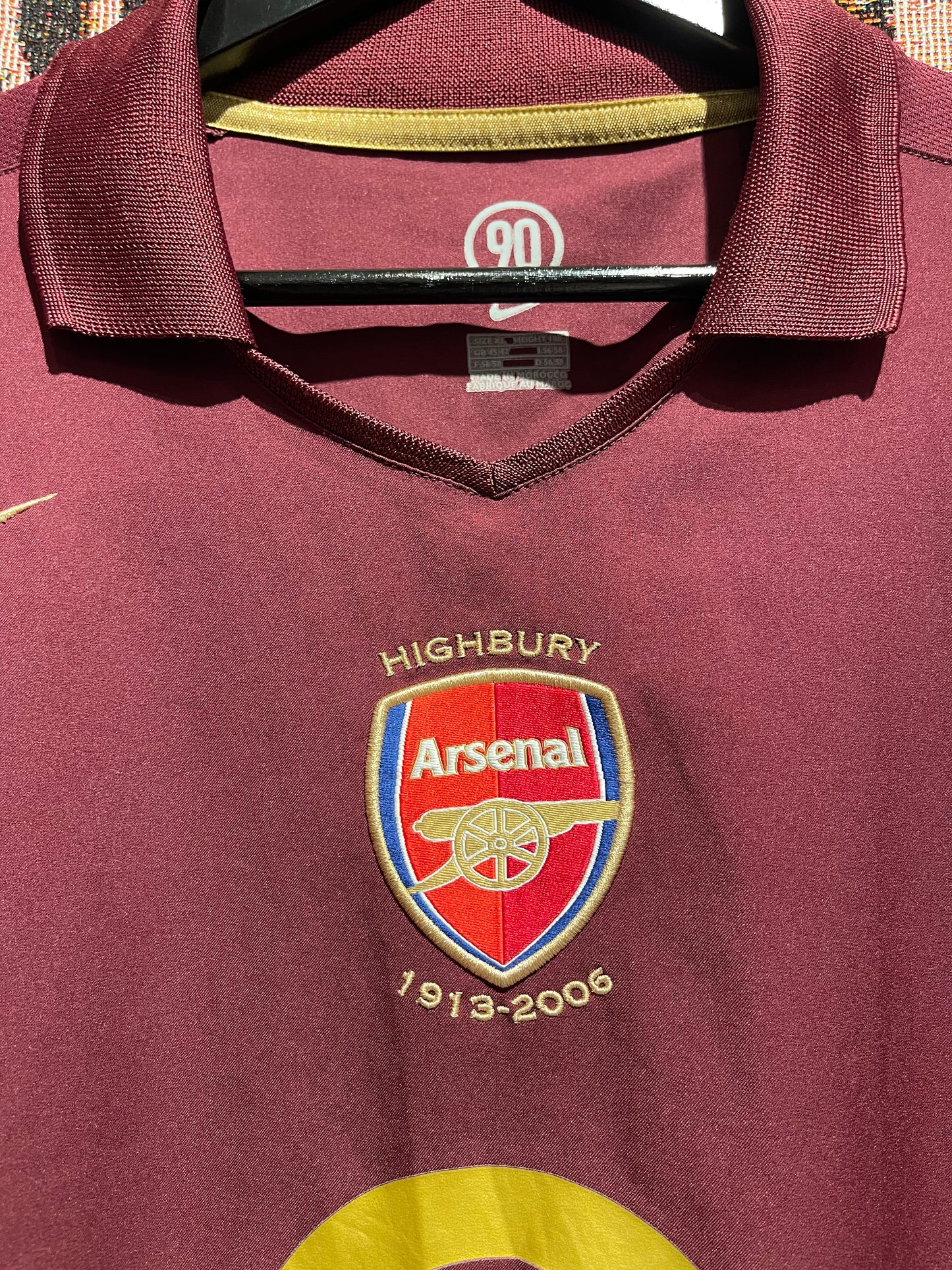 Arsenal FC 2005-06 Home Kit. (XL)