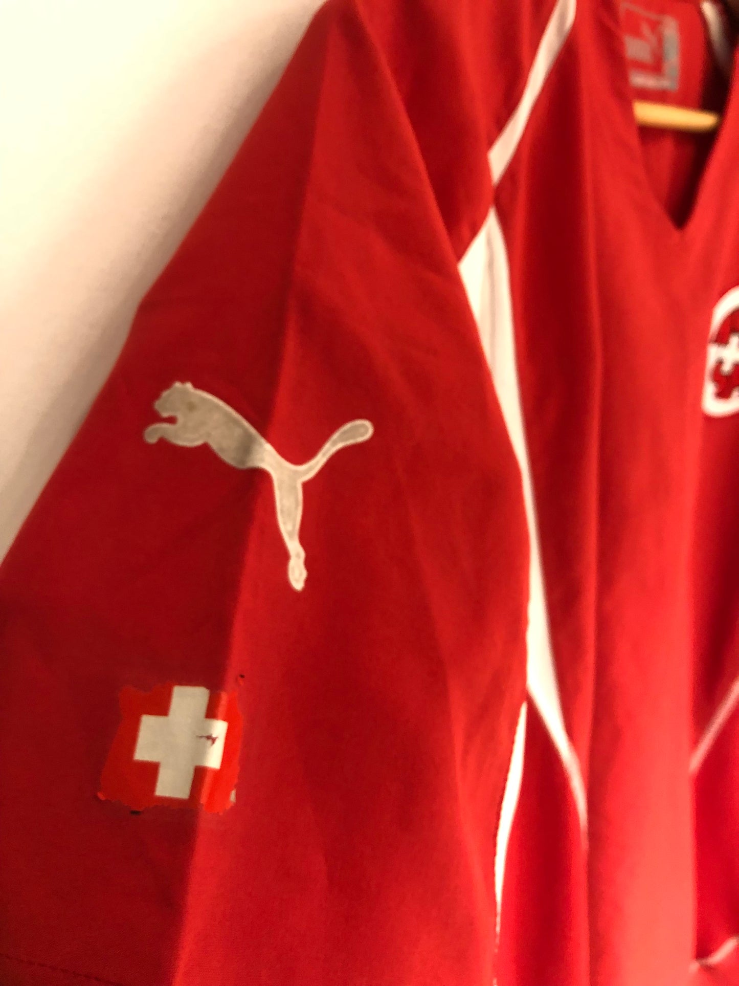 Switzerland 2004 Home Kit. (L)