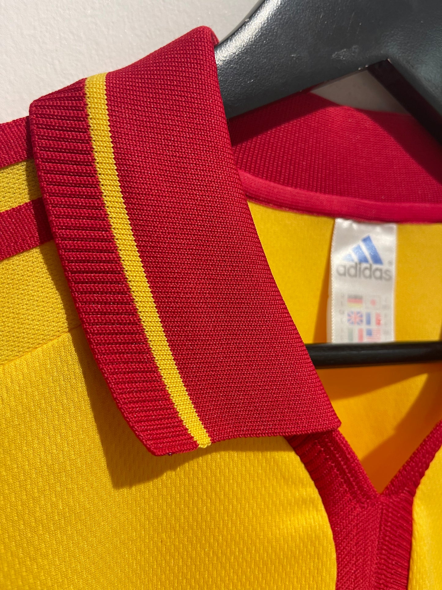 Romania 2000 Home Kit. (L)
