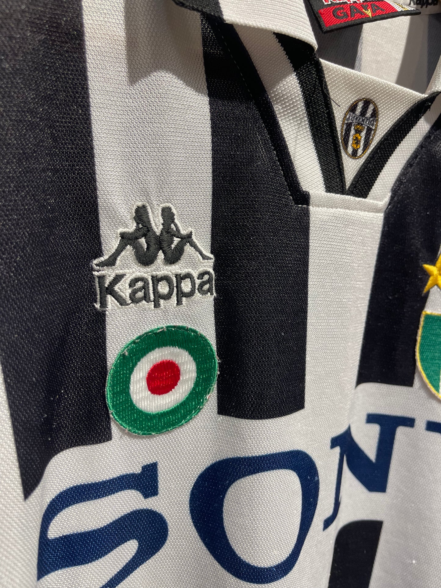 Juventus FC 1995-96 Home Kit. (XL/L)