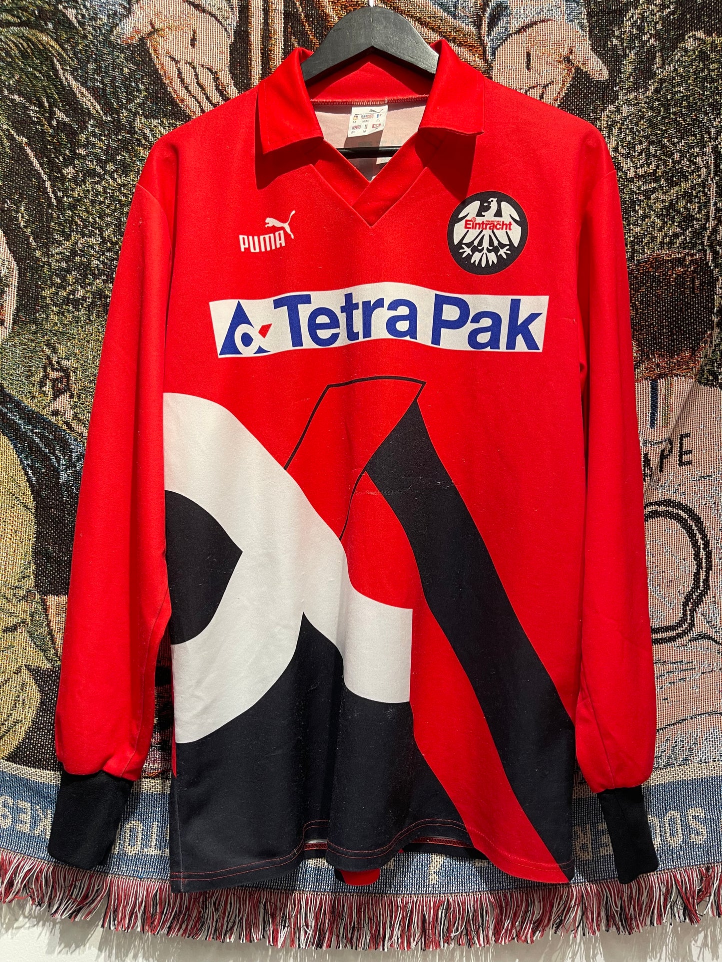 Eintracht Frankfurt 1993-94 Home Kit. (M)