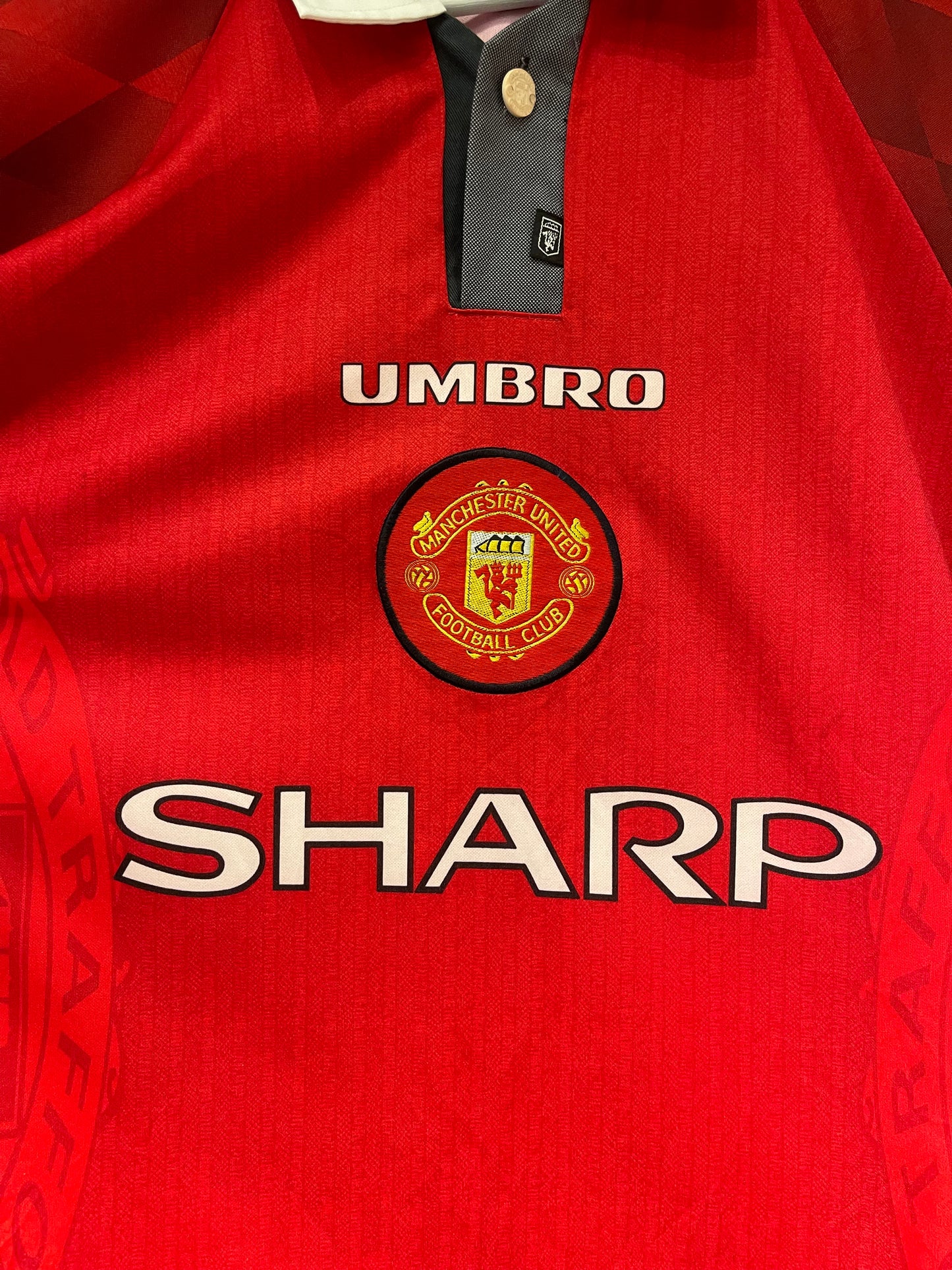 Manchester United 1996/98 Home Kit. (M)