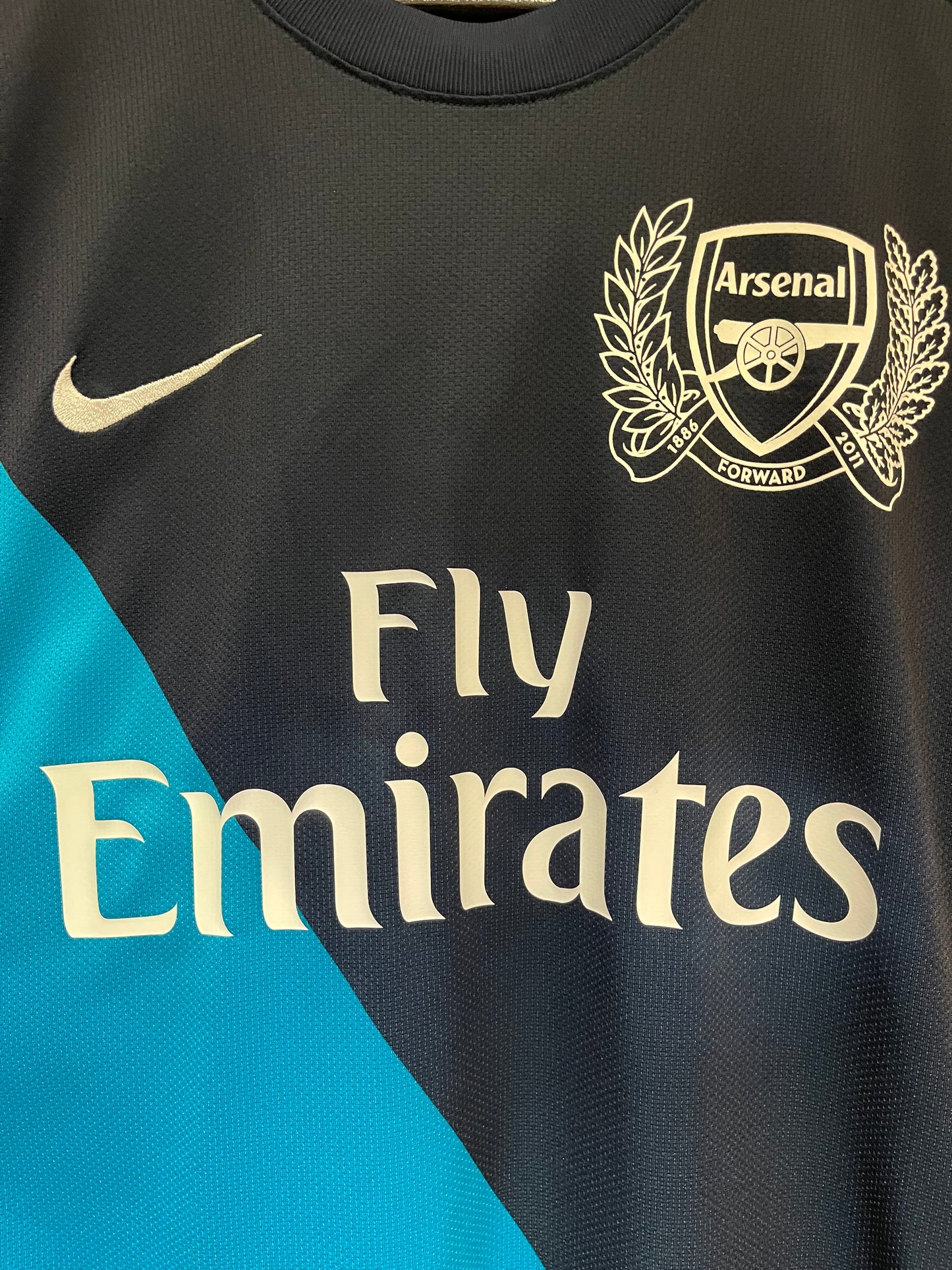 Arsenal 2011/12 Away Kit. #10 V. Persie. (M)