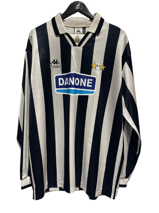 Juventus 1994-95 Home Kit. (XL)