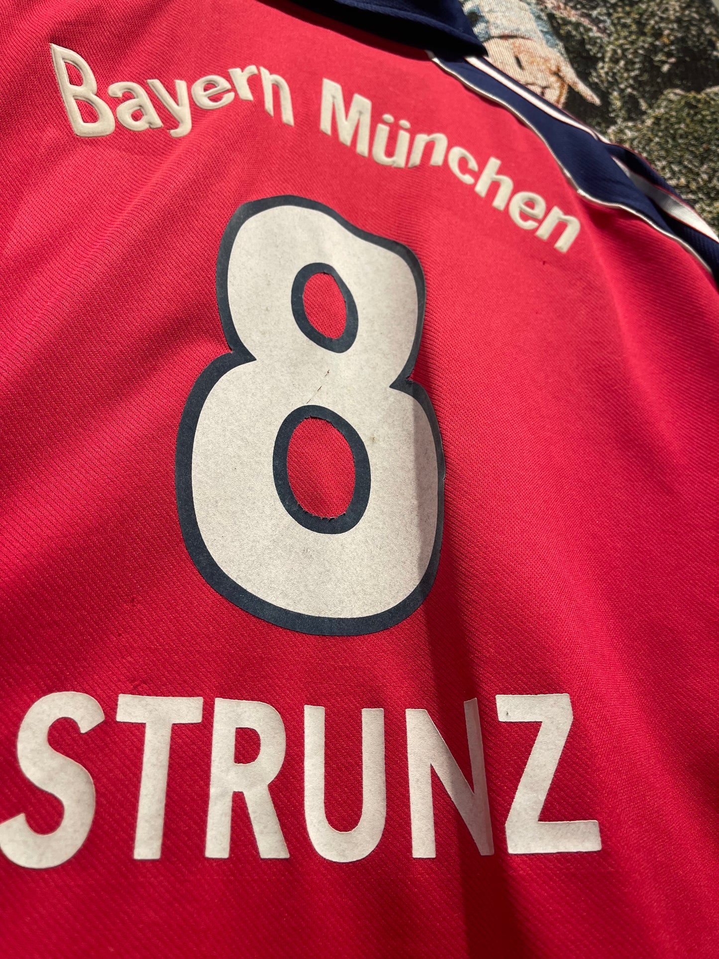 FC Bayern München 1999-01 Home Kit. (XL) #8 Strunz.
