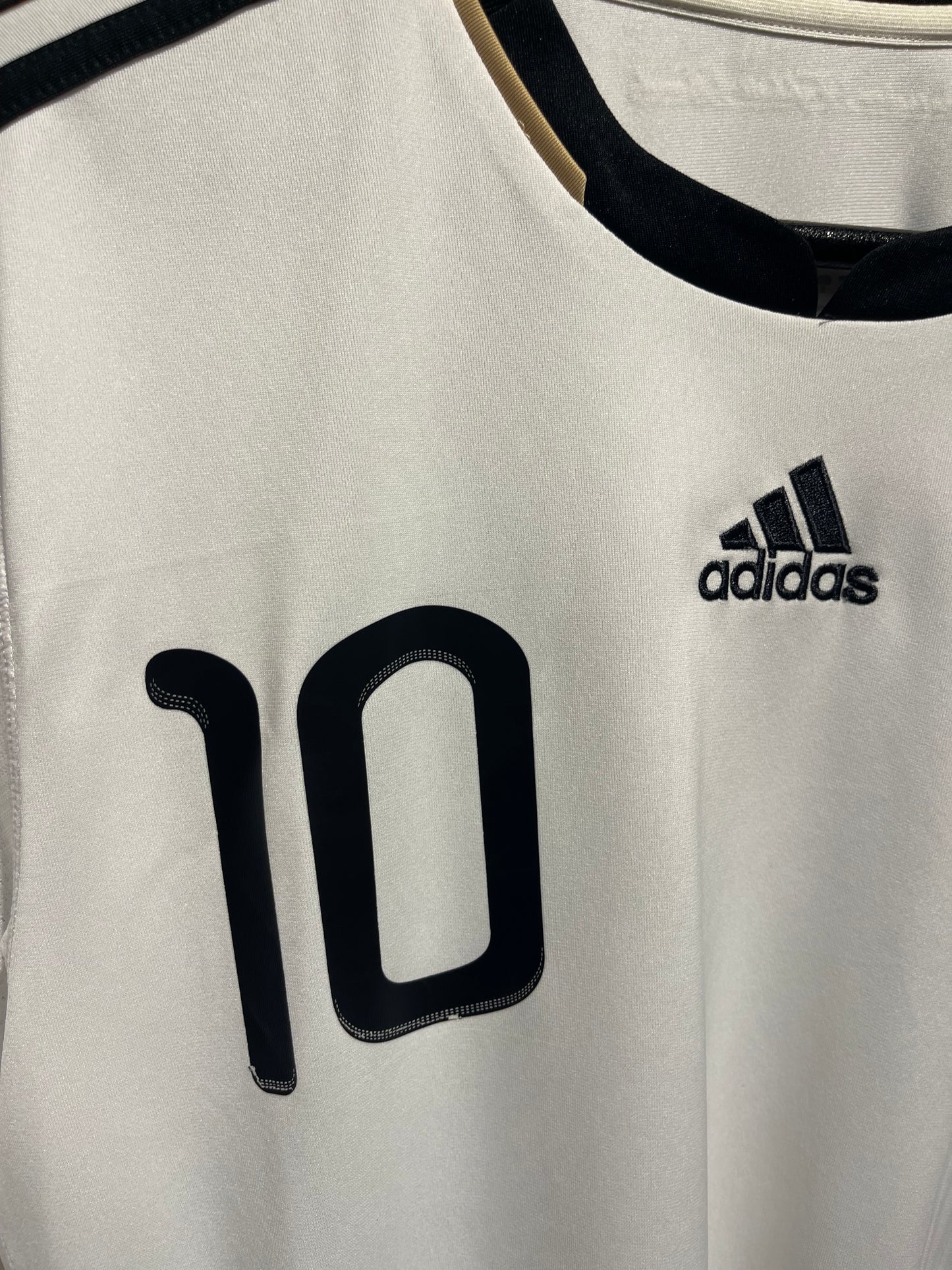 Deutschland 2010 Home Kit. (M) #10 Podolski.