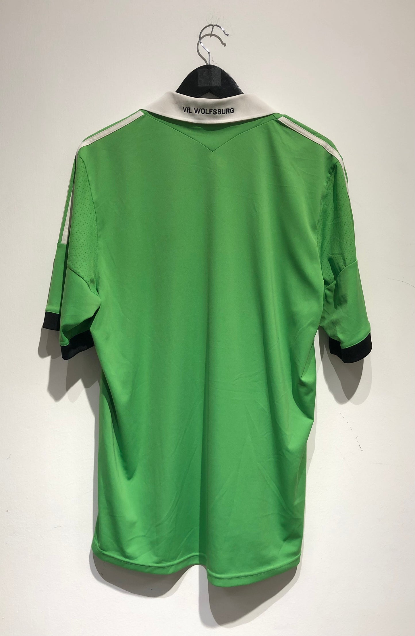 VFL Wolfsburg 2013-14 Away Kit. (XL)