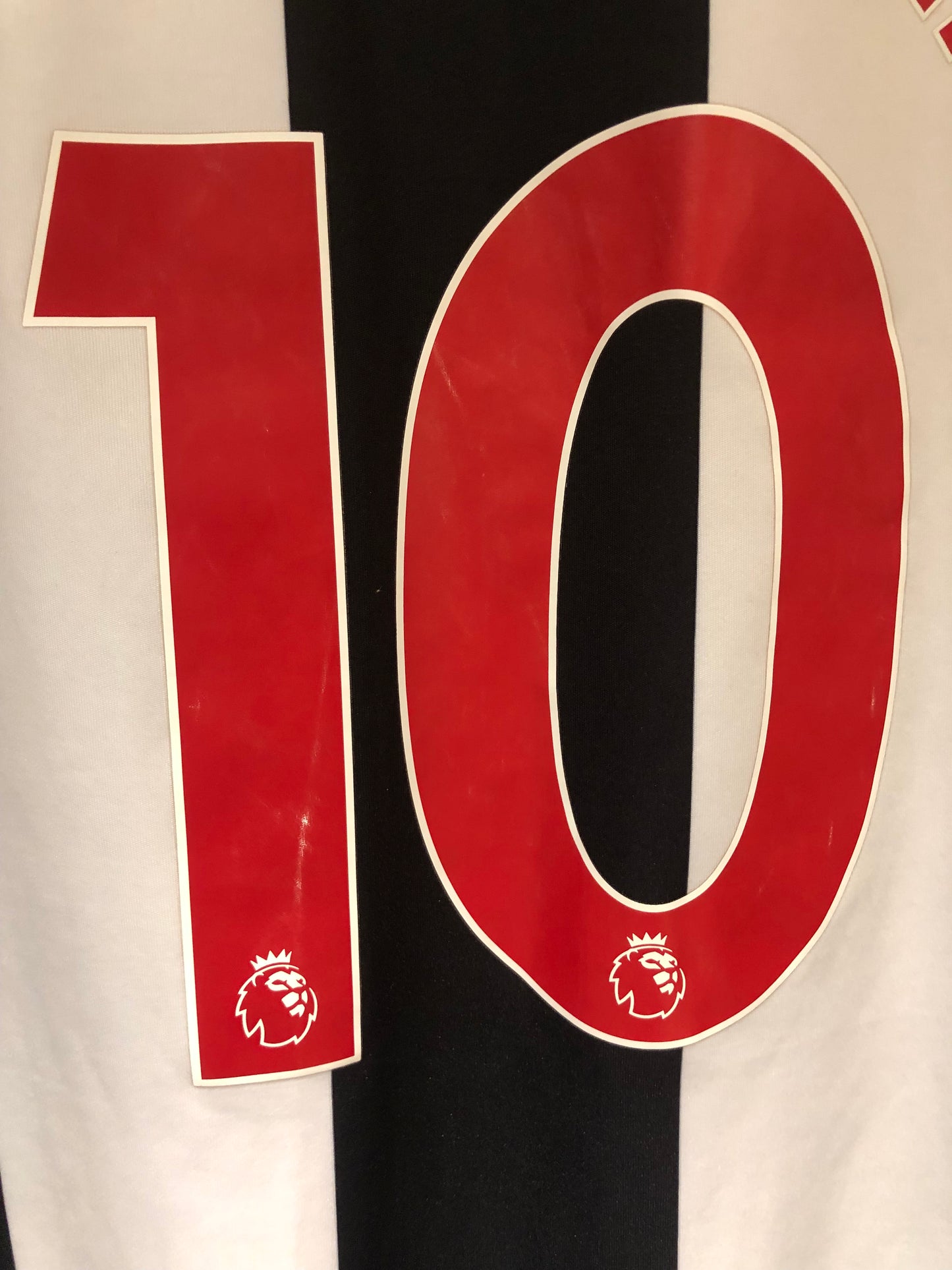 Newcastle United 2021-22 Home Kit. #10 Saint-Maximin (XL)