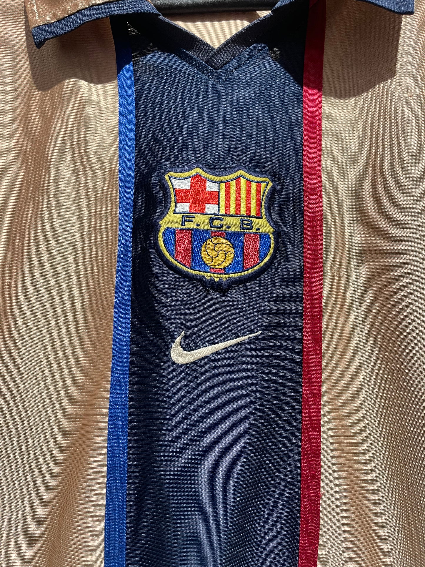 FC Barcelona 2001-02 Away Kit. (L/XL).