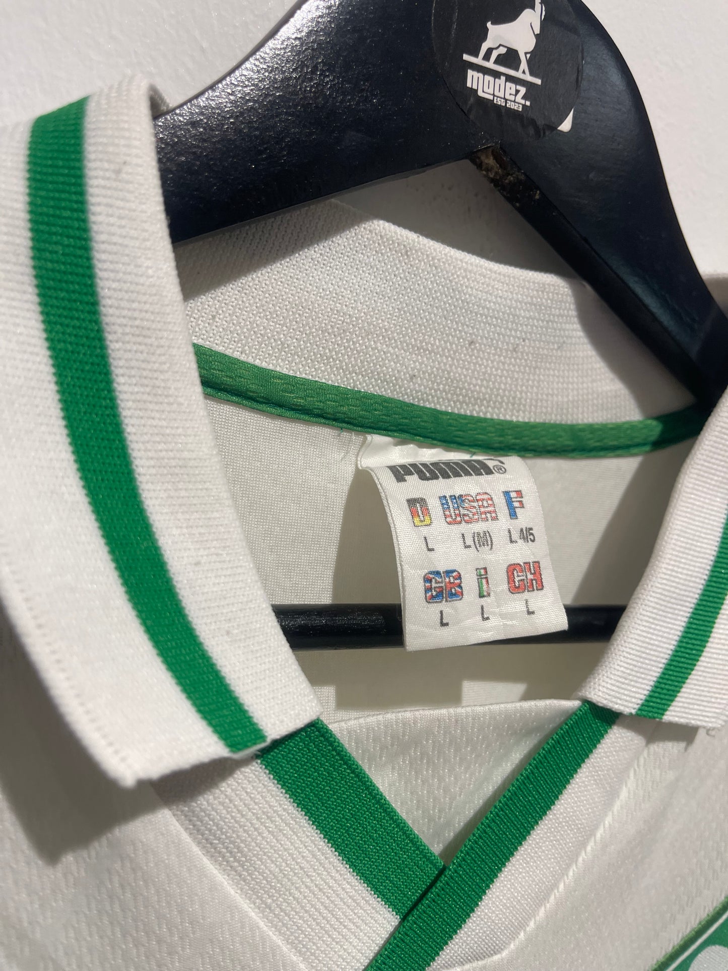 Werder Bremen 1996-97 Home Kit. (L).