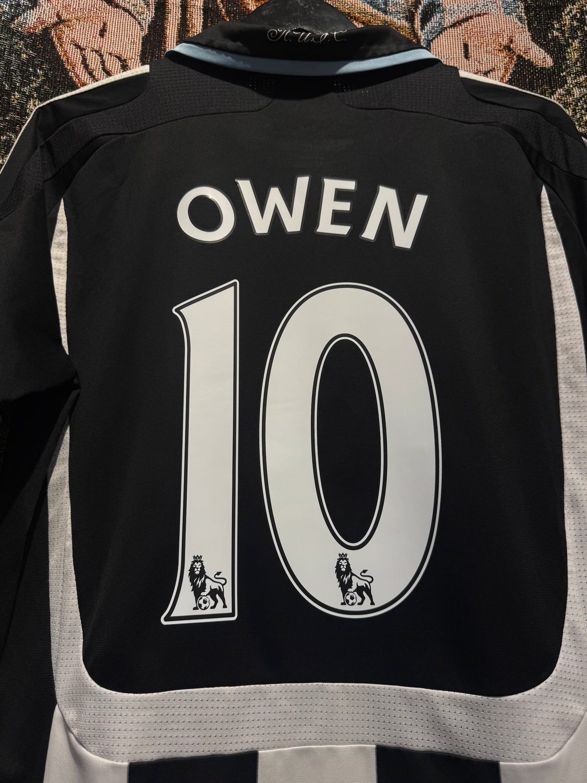 Newcastle United 2007-08 Home Kit. #10 Owen. (M)