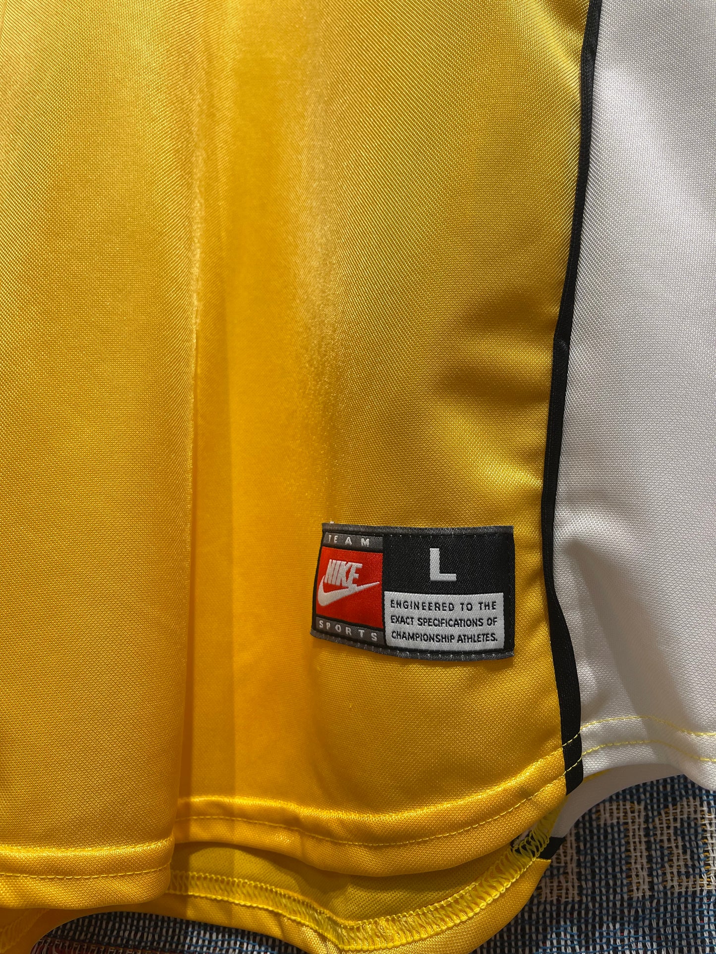 Borussia Dortmund 1998-00 Home Kit. #9 Stéphane Chapuisat. (L)