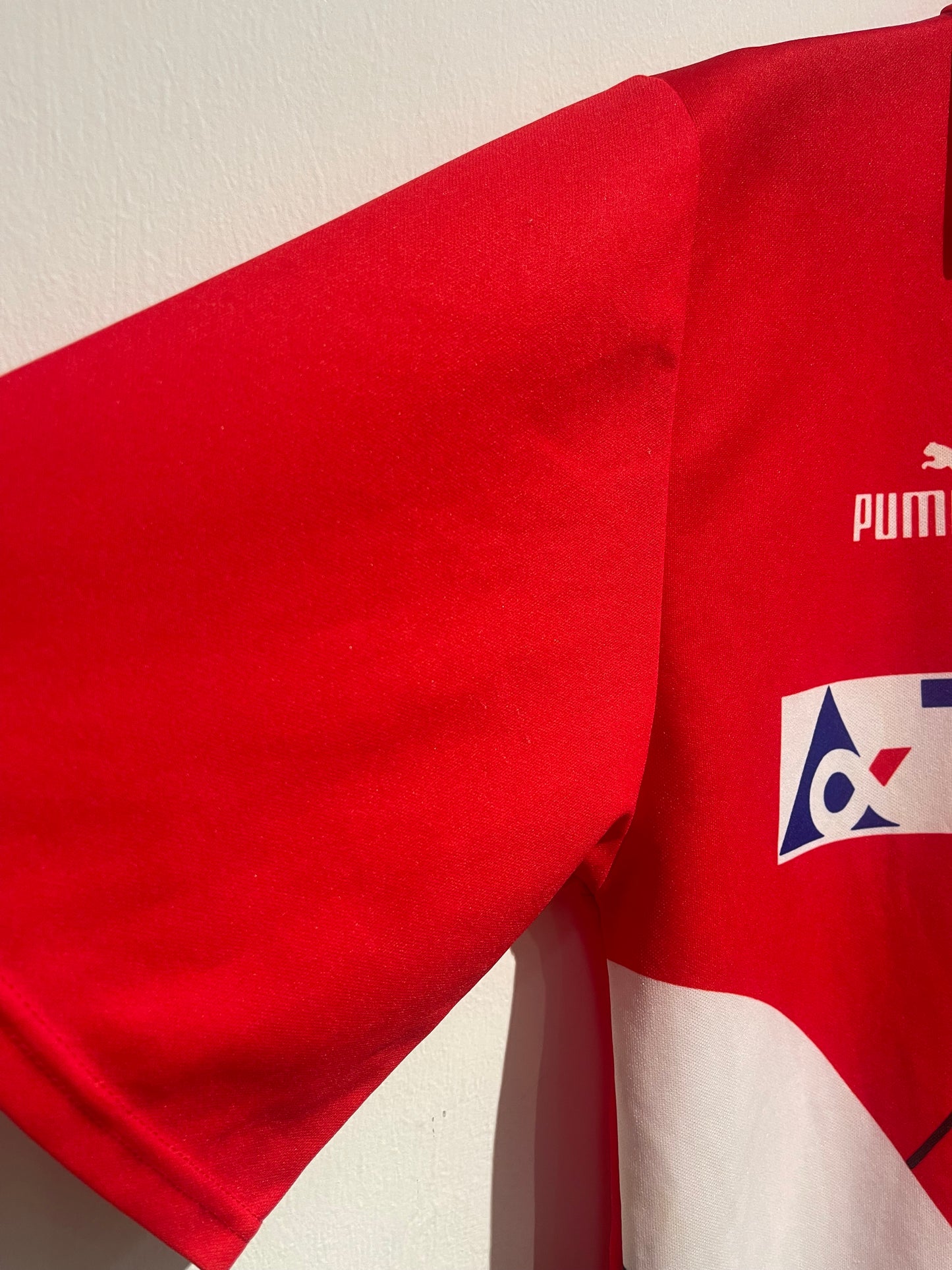 Eintracht Frankfurt 1993-95 Home Kit. (S)