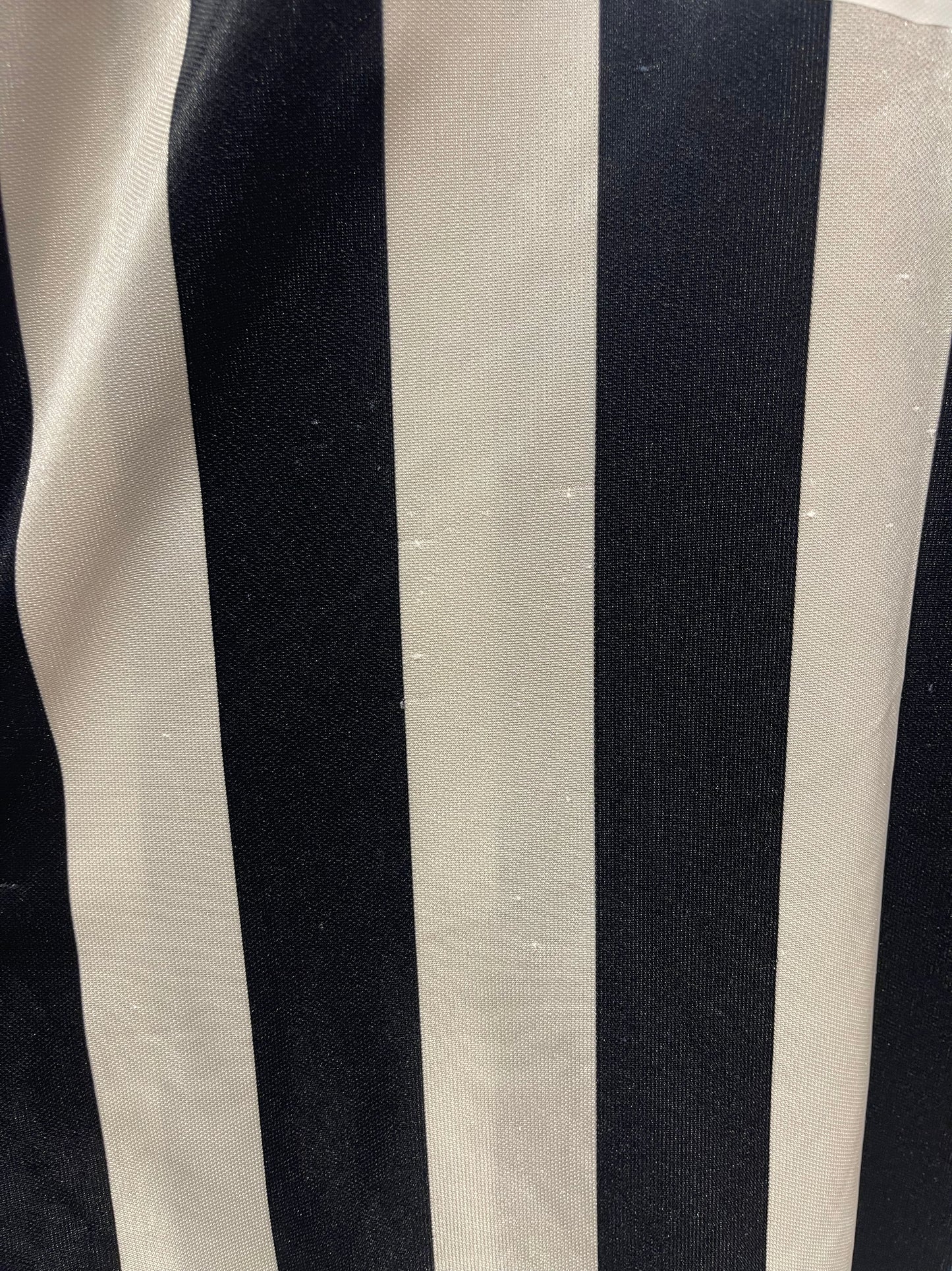 Juventus 1994-95 Home Kit. (XL)