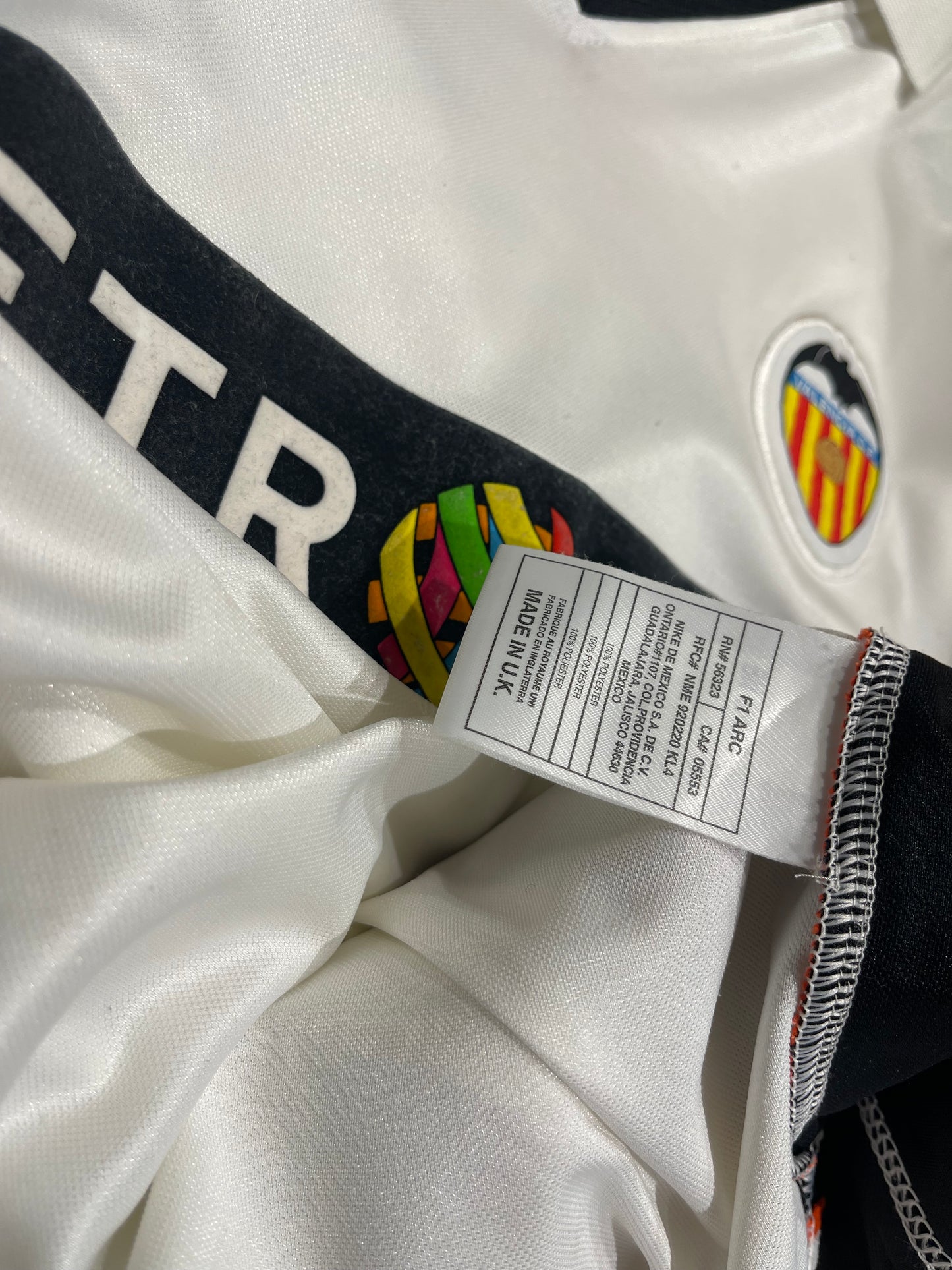 Valencia C.F.  2001/02 Home Kit. (L)