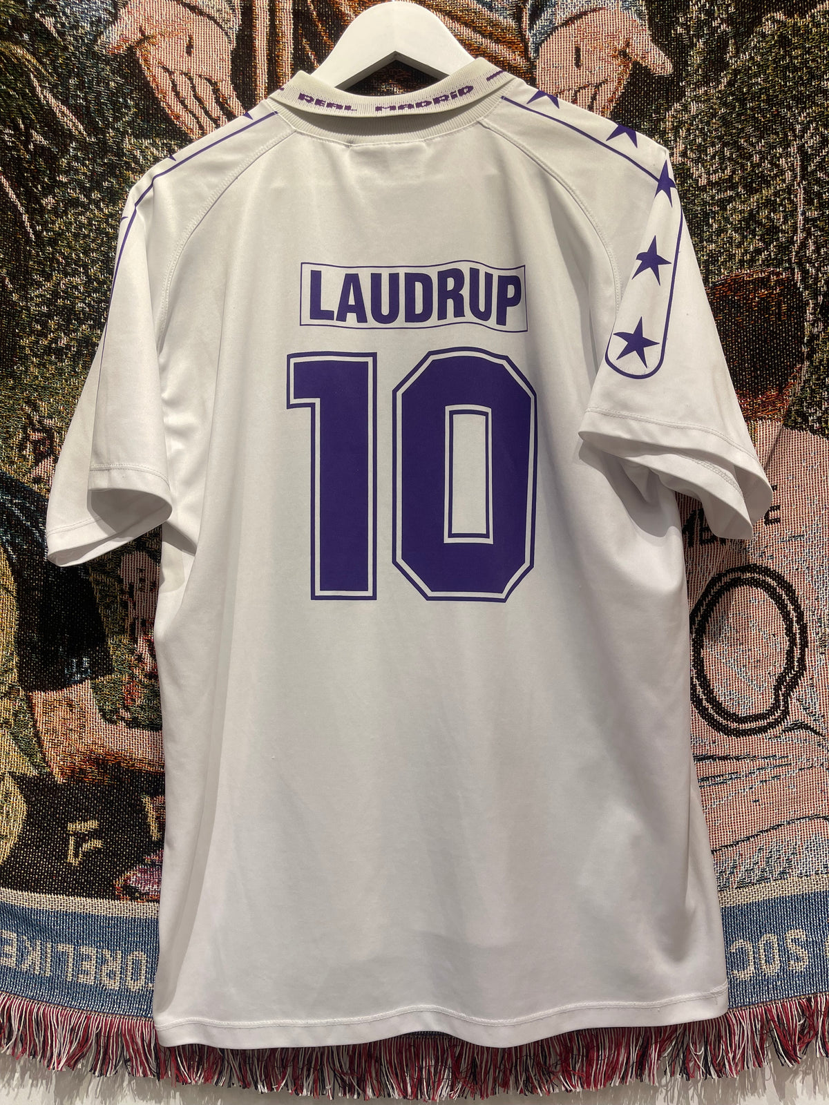 Real Madrid 1994-96 Taquy Home Kit. #10 Laudrup. (XL)