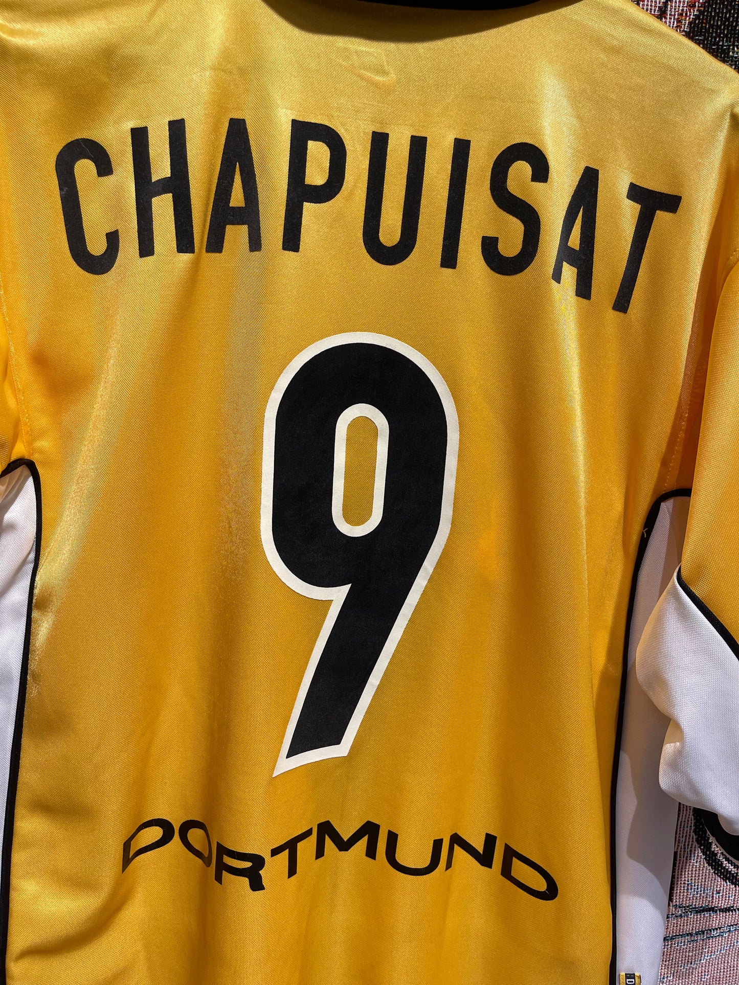 Borussia Dortmund 1998-00 Home Kit. #9 Stéphane Chapuisat. (L)