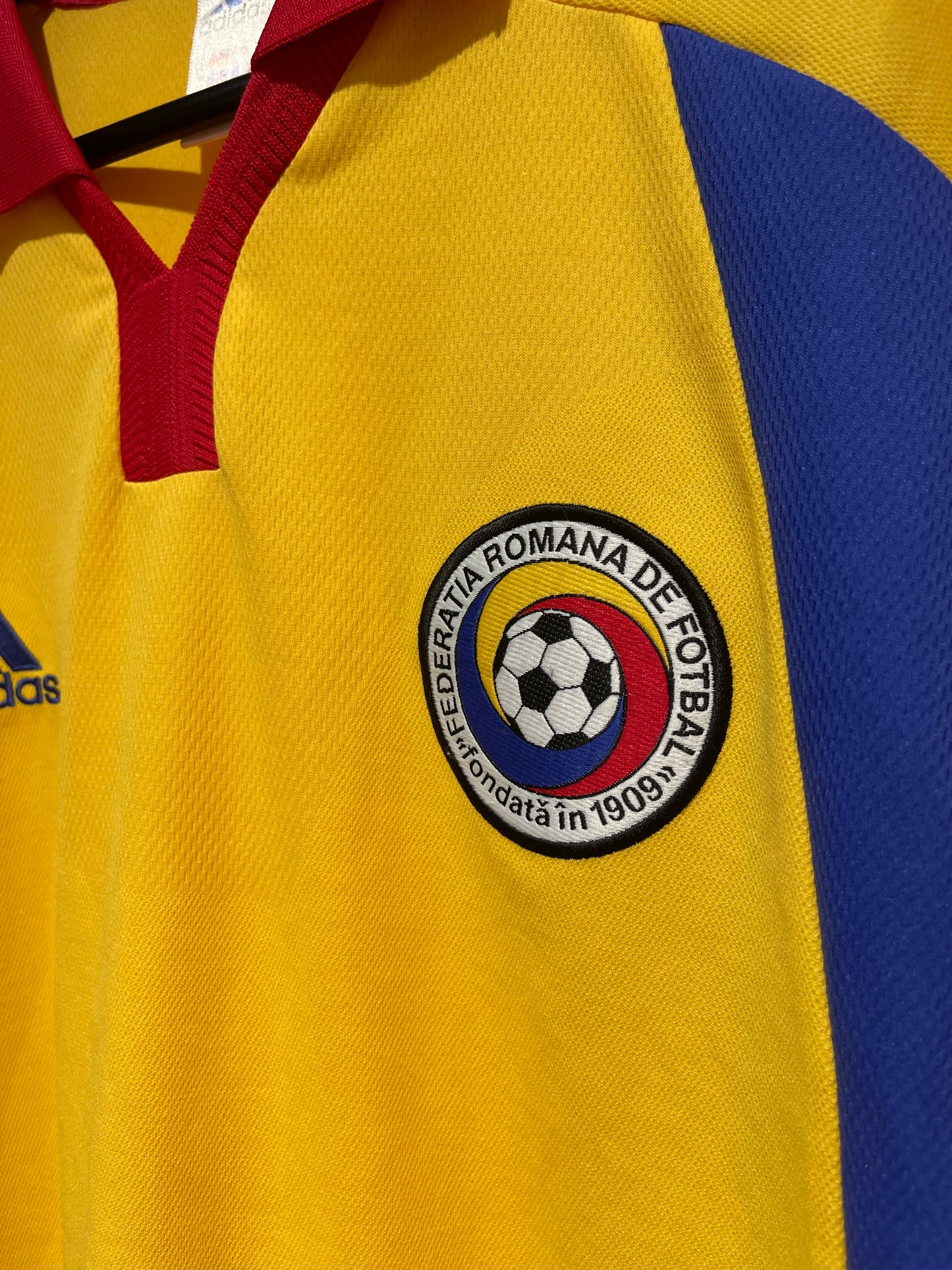Romania 2000 Home Kit. (L)
