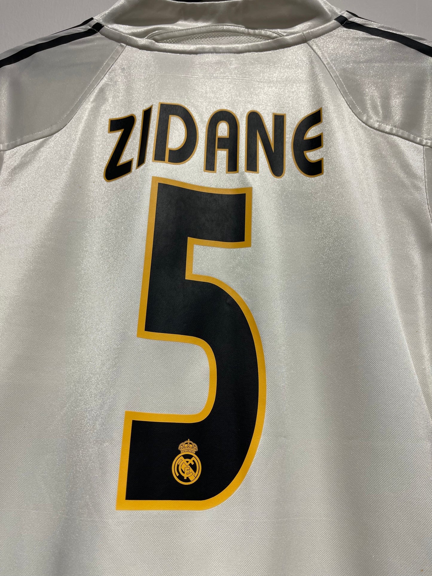 Real Madrid 2004-05 Home Kit. #5 Zidane. (M)