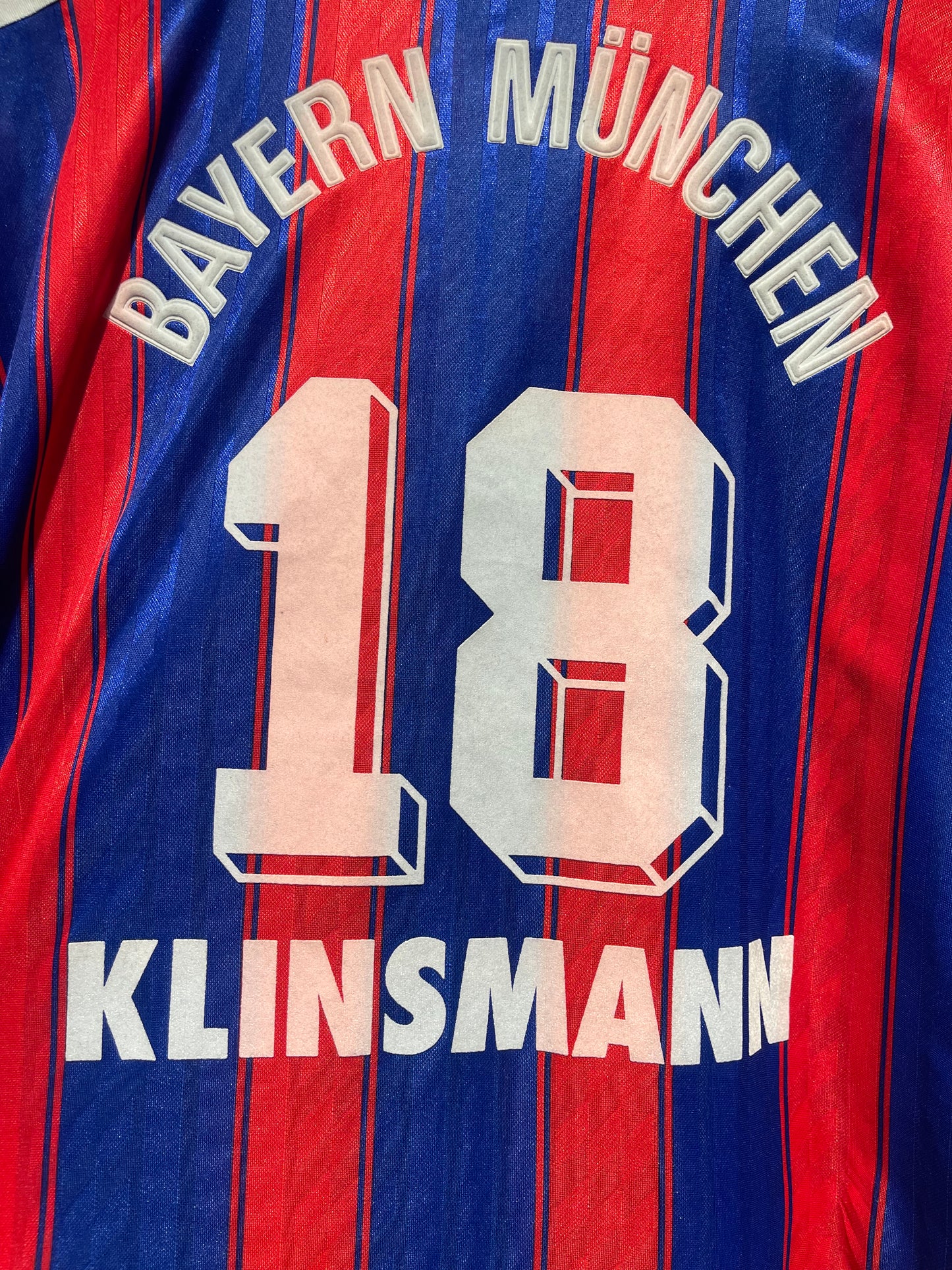 Bayern München 1995/1997 Home Kit. (#18 J. Klinsmann) (XL)