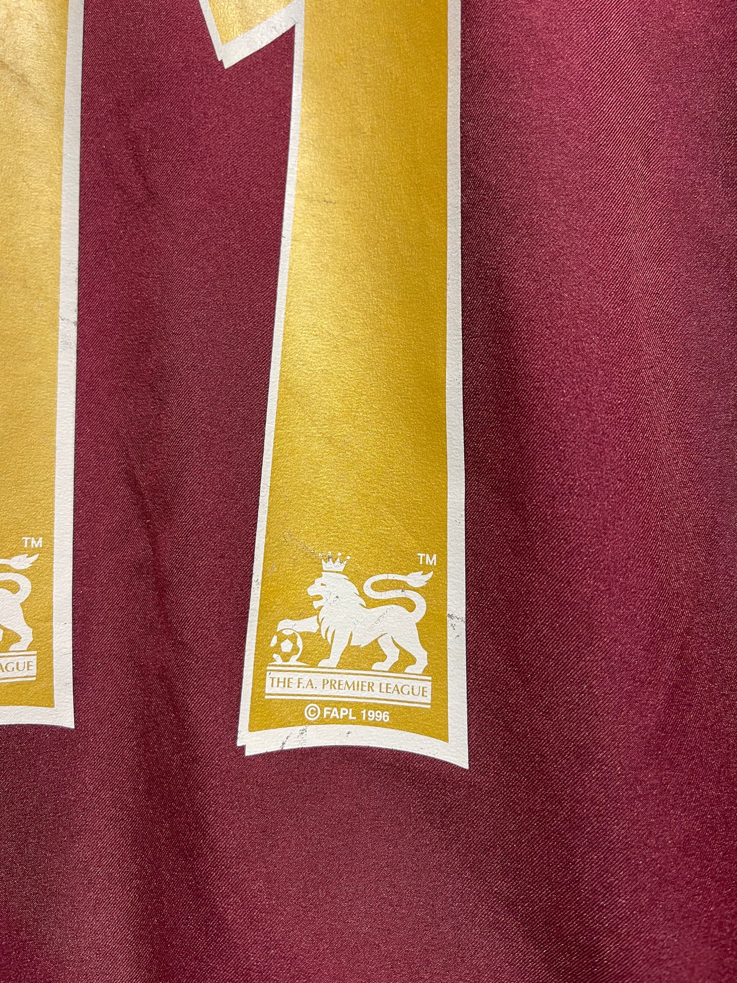 Arsenal 2005-06 Home Kit. #11 Van Persie. (M)