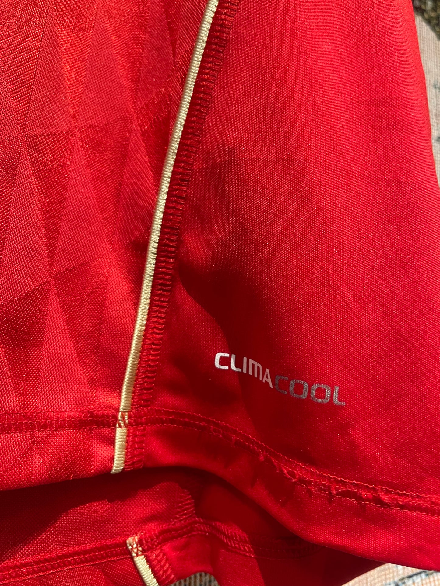 Liverpool FC 2010/11 Home Kit. #7 Suarez. (L/XL)