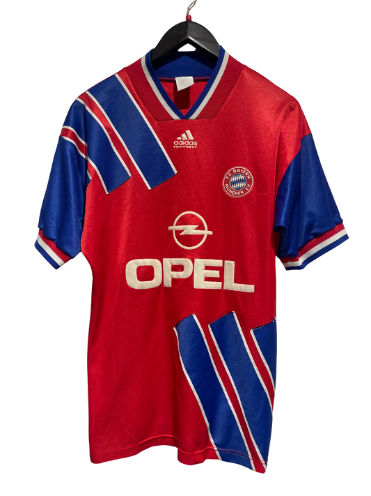 Bayern München 1993-95 Home Kit. (M).