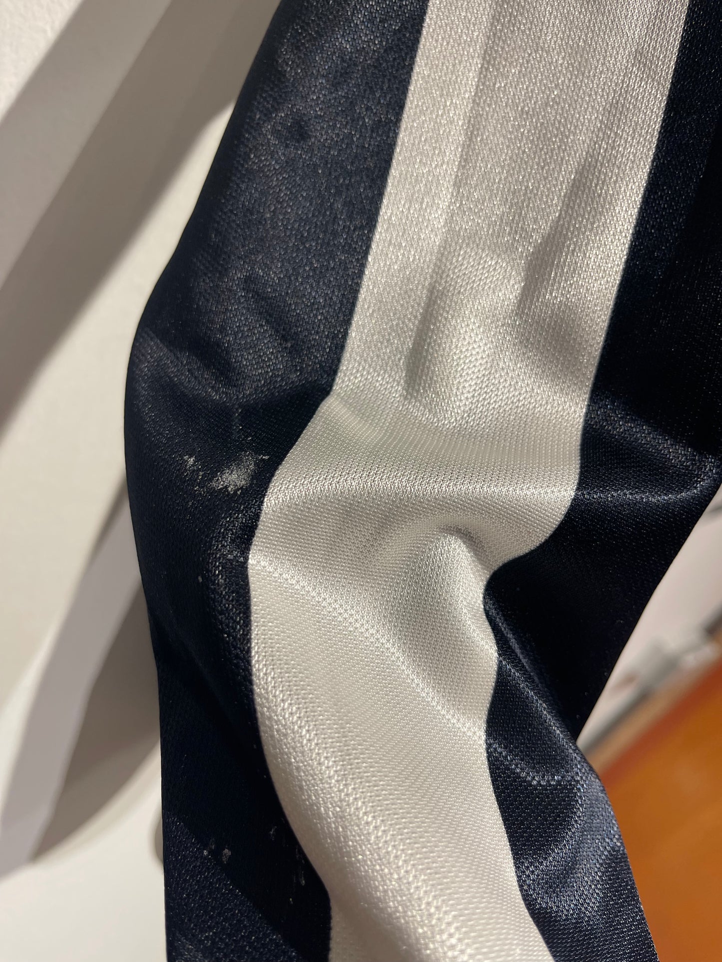 Juventus 1994-95 Home Kit. (XL)