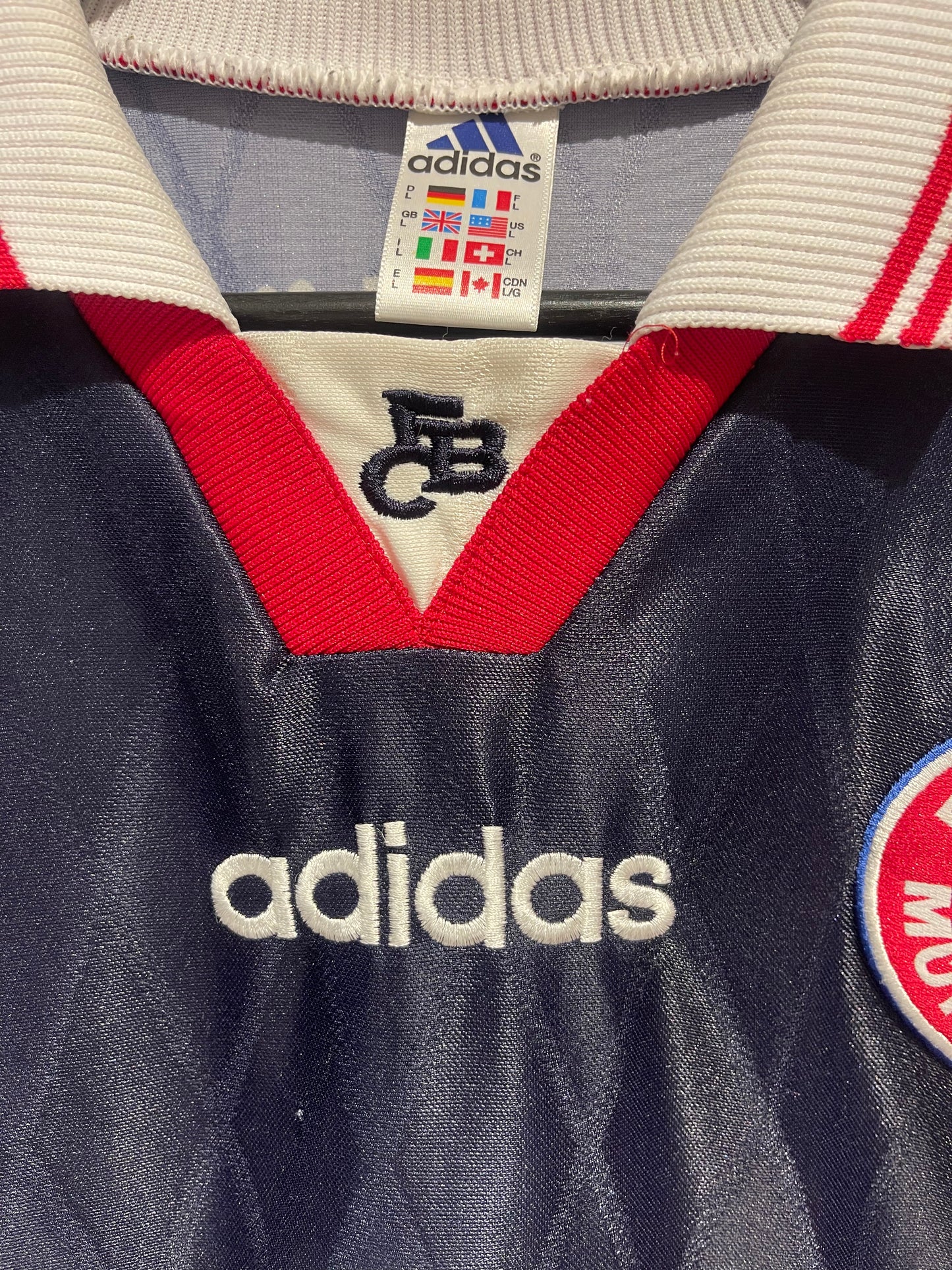 Bayern München 1997-99 Home Kit. #9 Elber (L)
