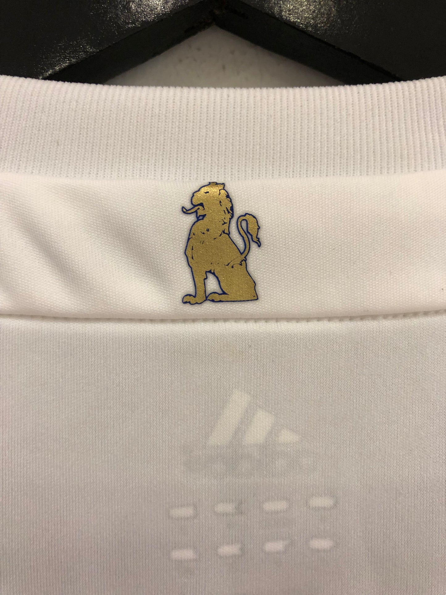 Paraguay 2011 Away Kit. (S)