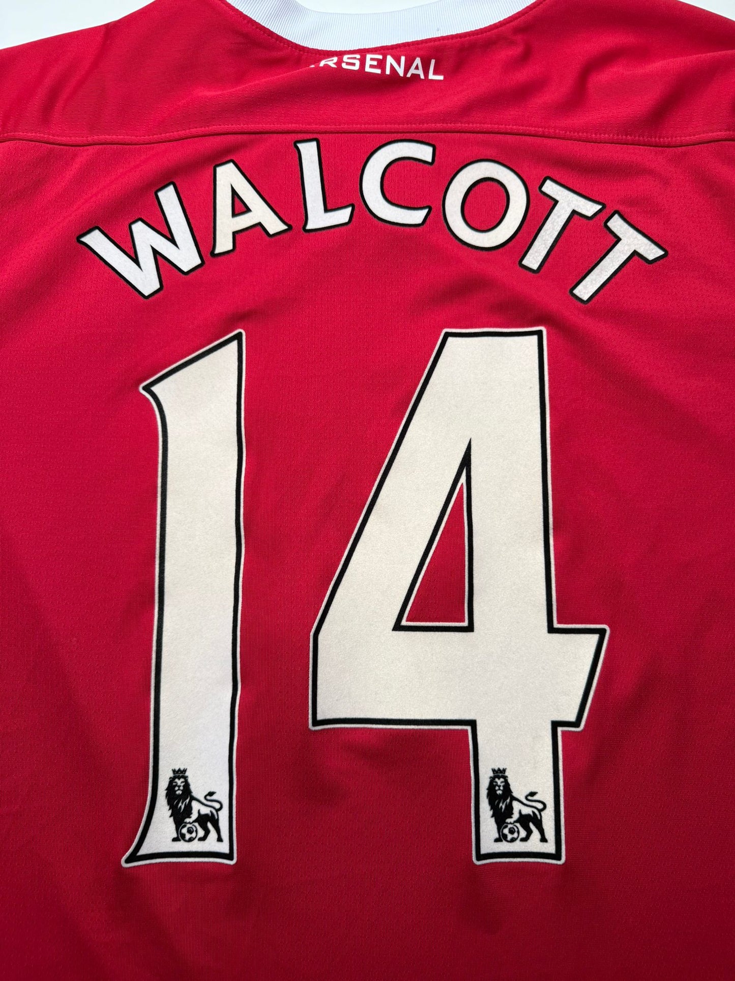 Arsenal 2010-11 Home Kit. #14 Walcott (XL)