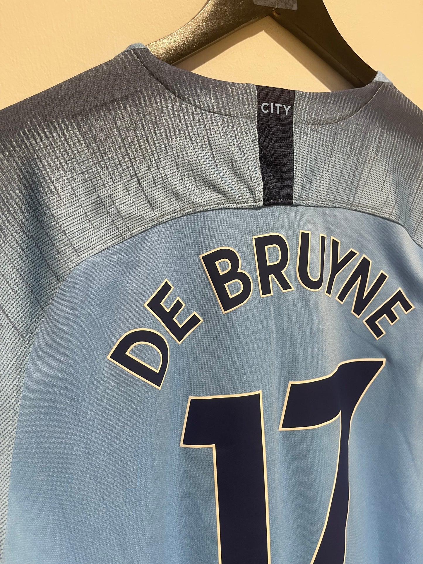 Manchester City 2018-19 Away Kit. #17 K. De Bruyne. (XL)