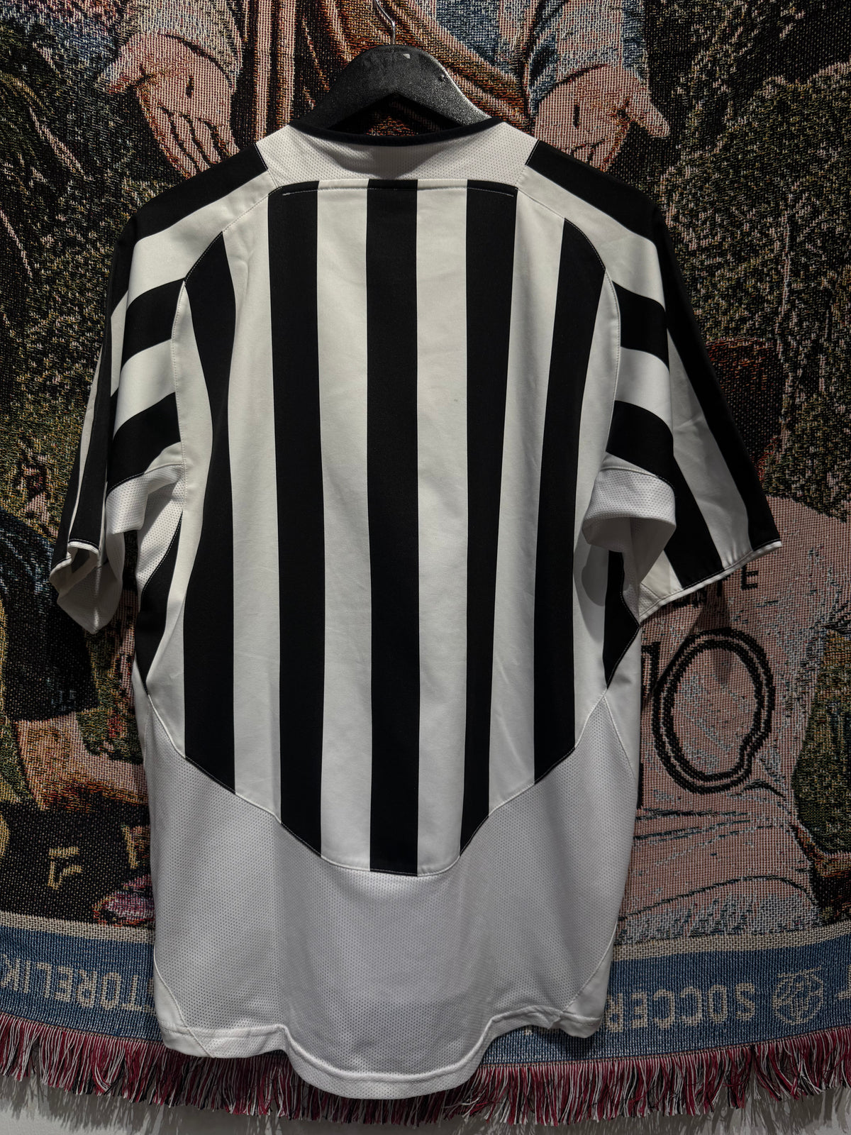 Juventus 2003-04 Home Kit. (M)