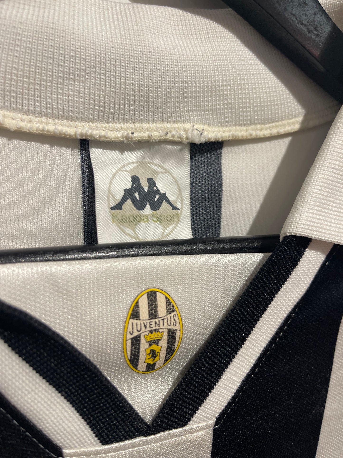 Juventus 1994-95 Home Kit. (XL)