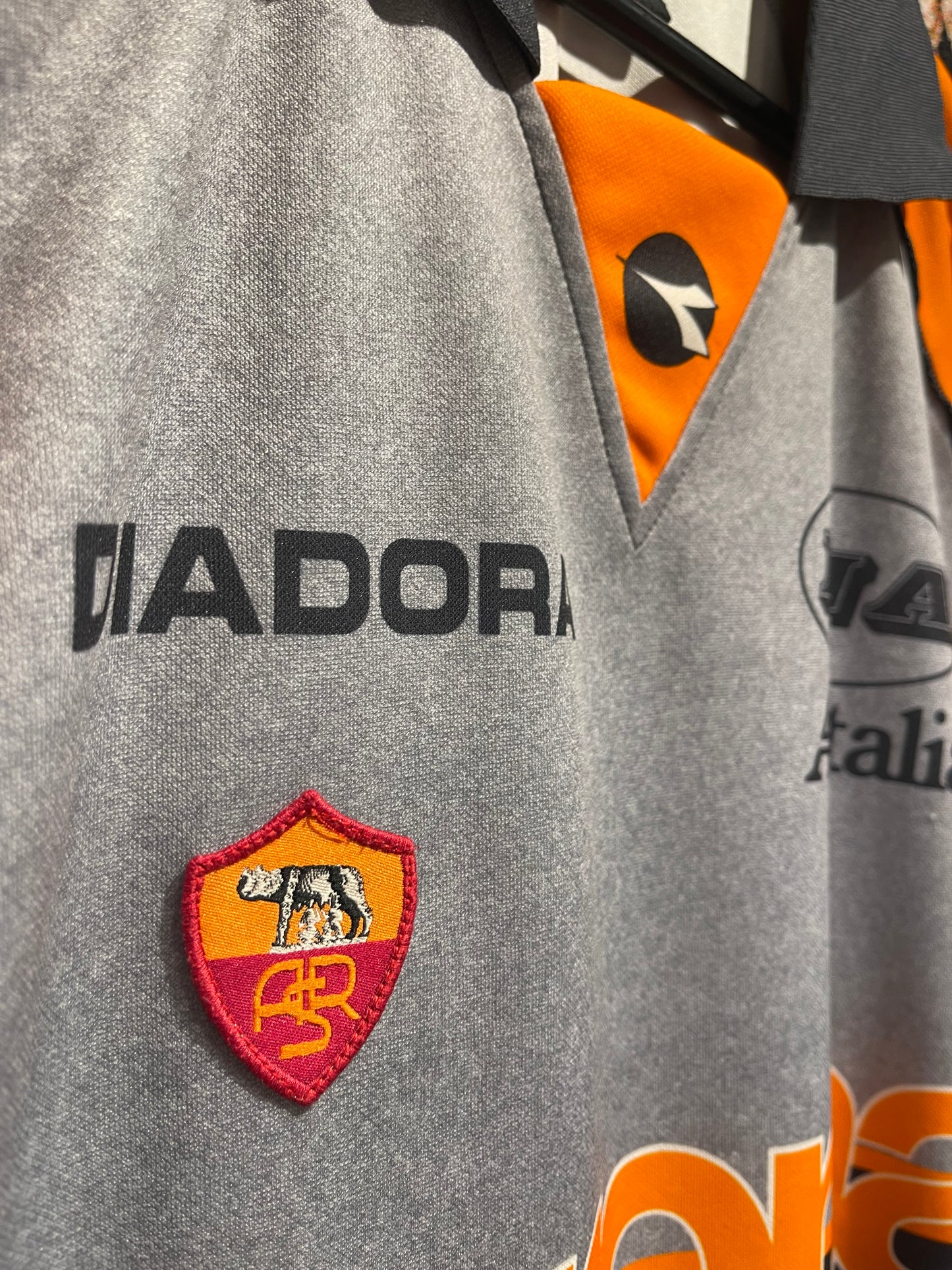 As Roma 1997-98 Training Shirt. (XL)