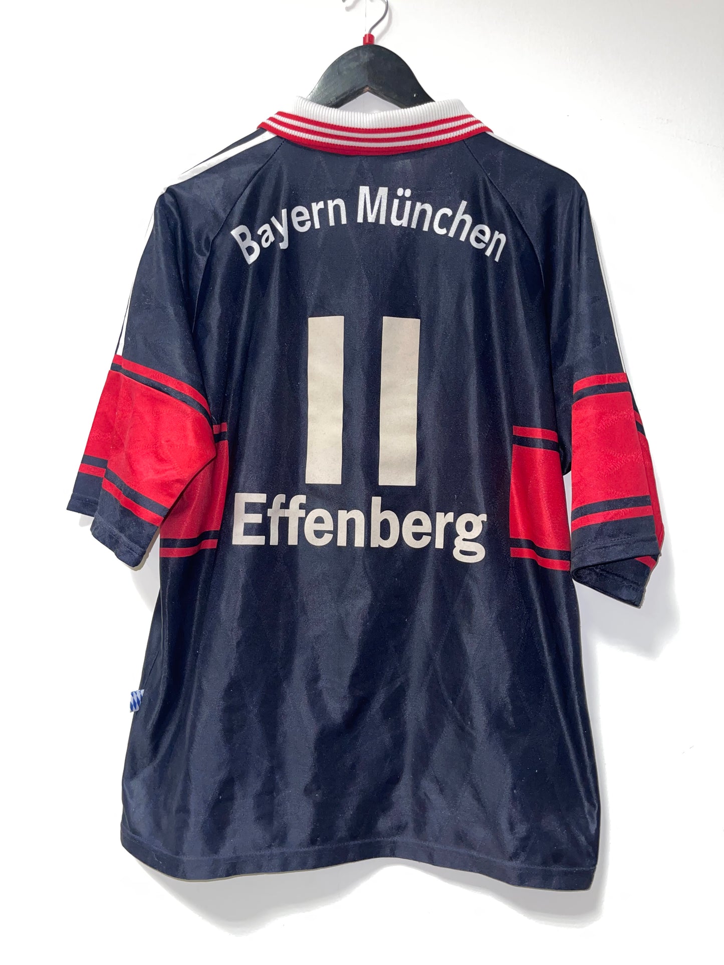 Bayern München 1997-99 Home Kit. (L). #11 Effenberg.