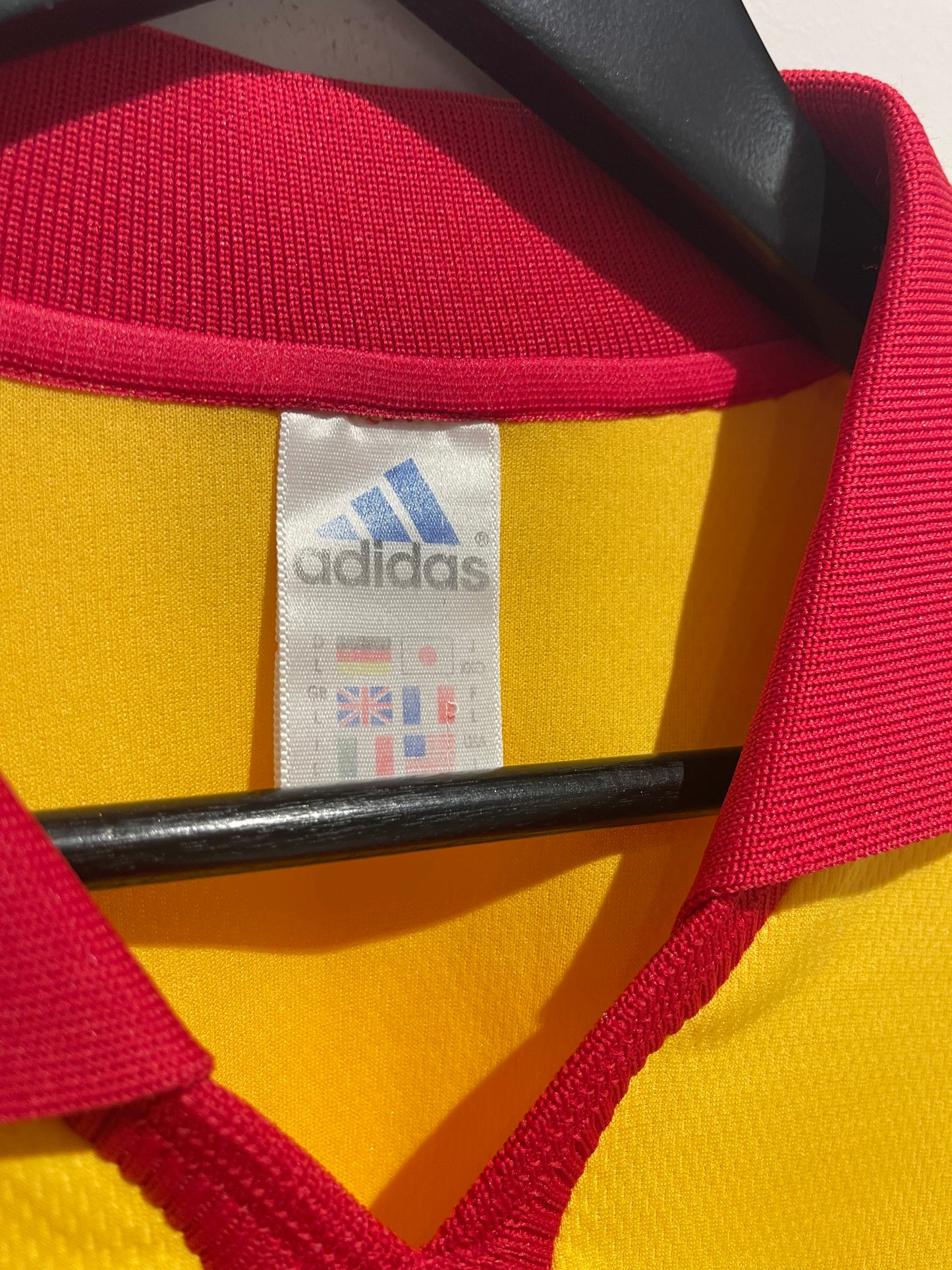 Romania 2000 Home Kit. (L)