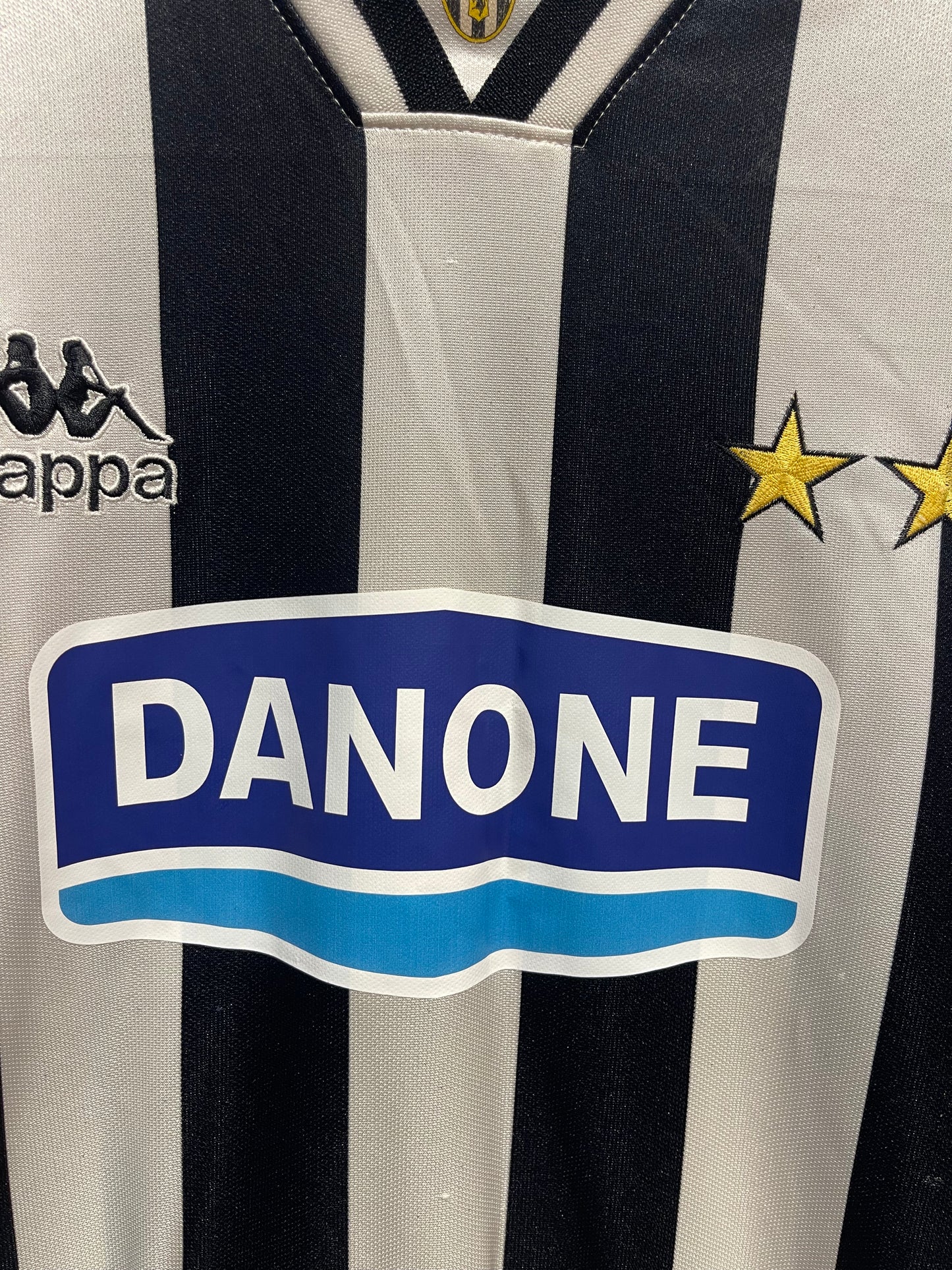 Juventus 1994-95 Home Kit. (XL)