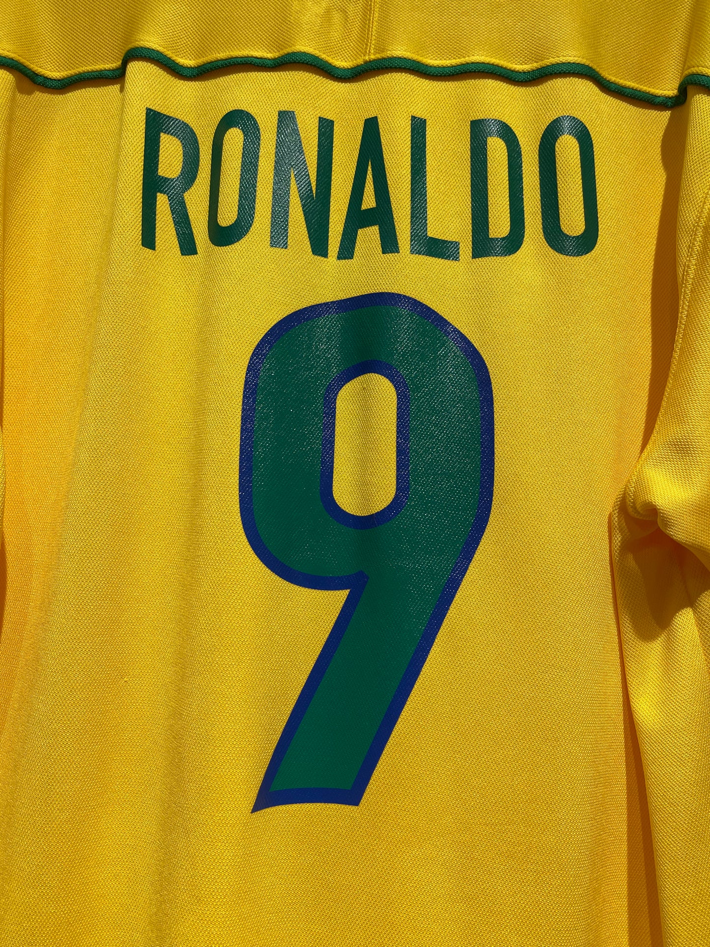 Brazil 1998 Home Kit. #9 Ronaldo. (XL)