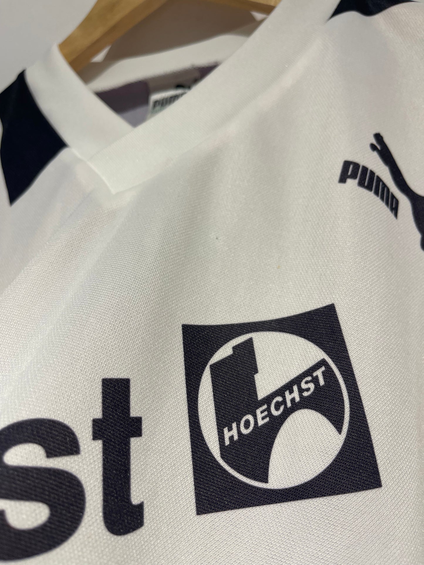 Eintracht Frankfurt 1990/1991 Away Kit. (L)