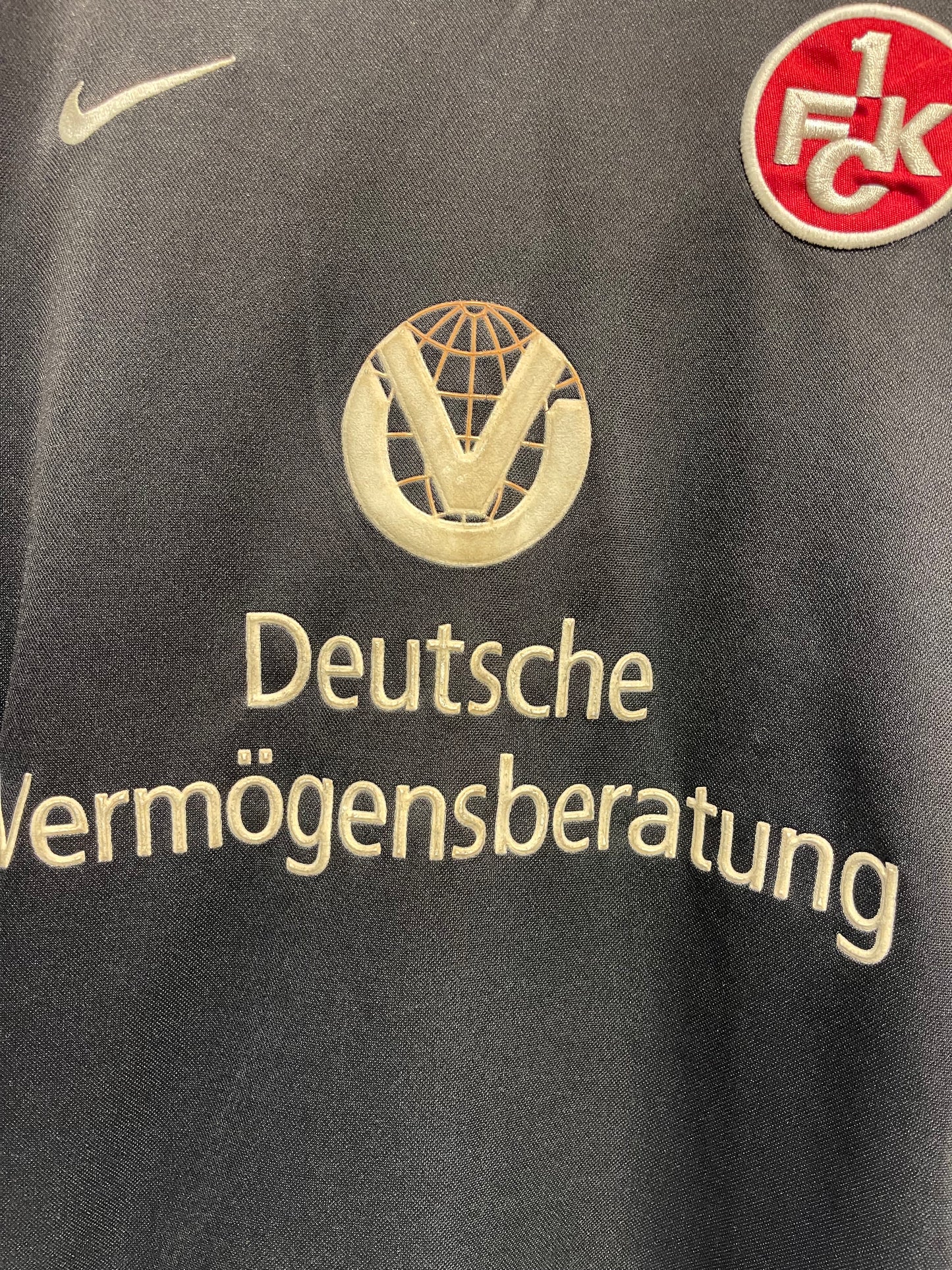 1. FC Kaiserslautern 2000-01 Away Kit. #14 Djorkaeff. (L)