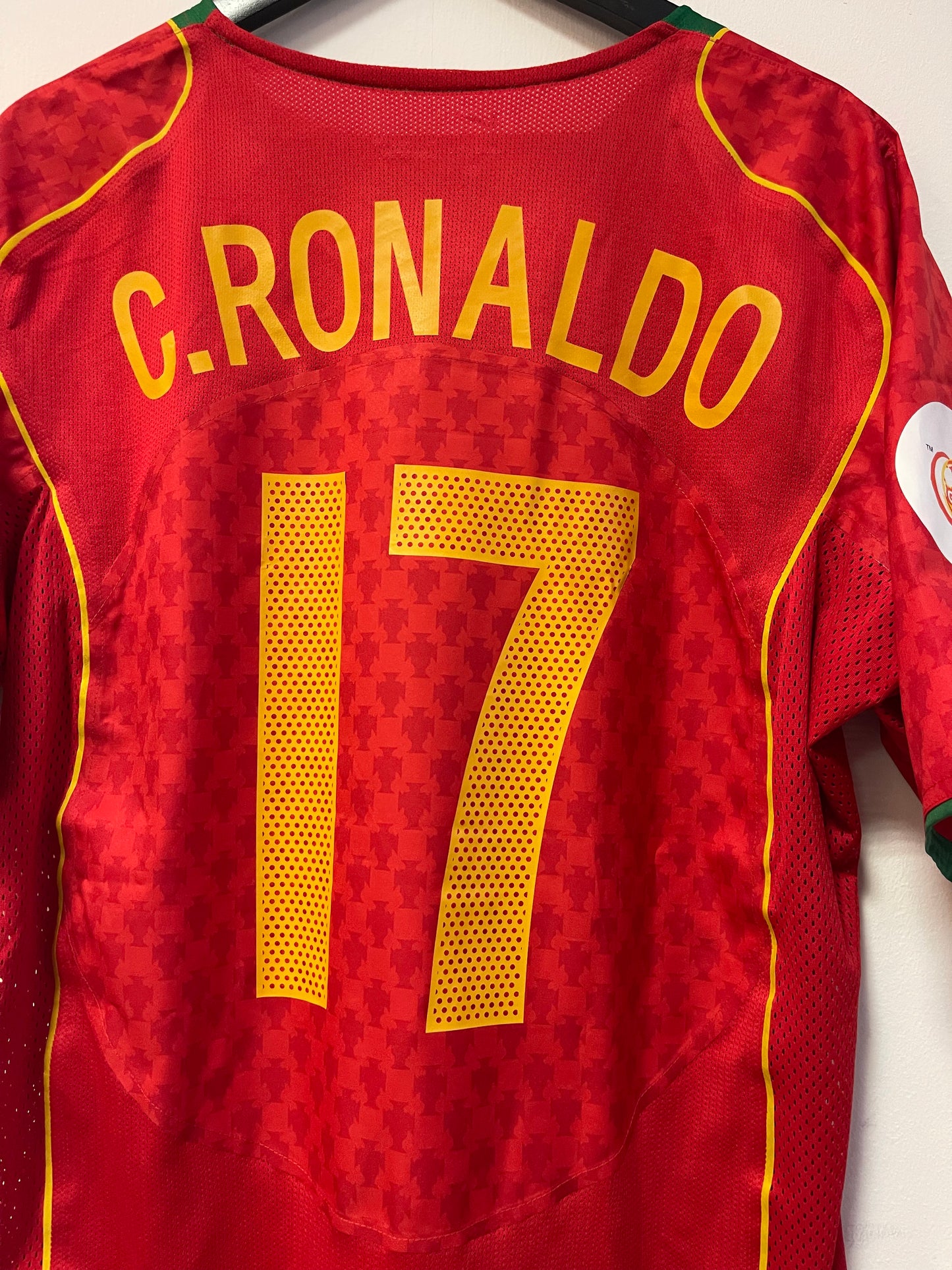 Portugal 2004 Home Kit. #17 C. Ronaldo. (XL)