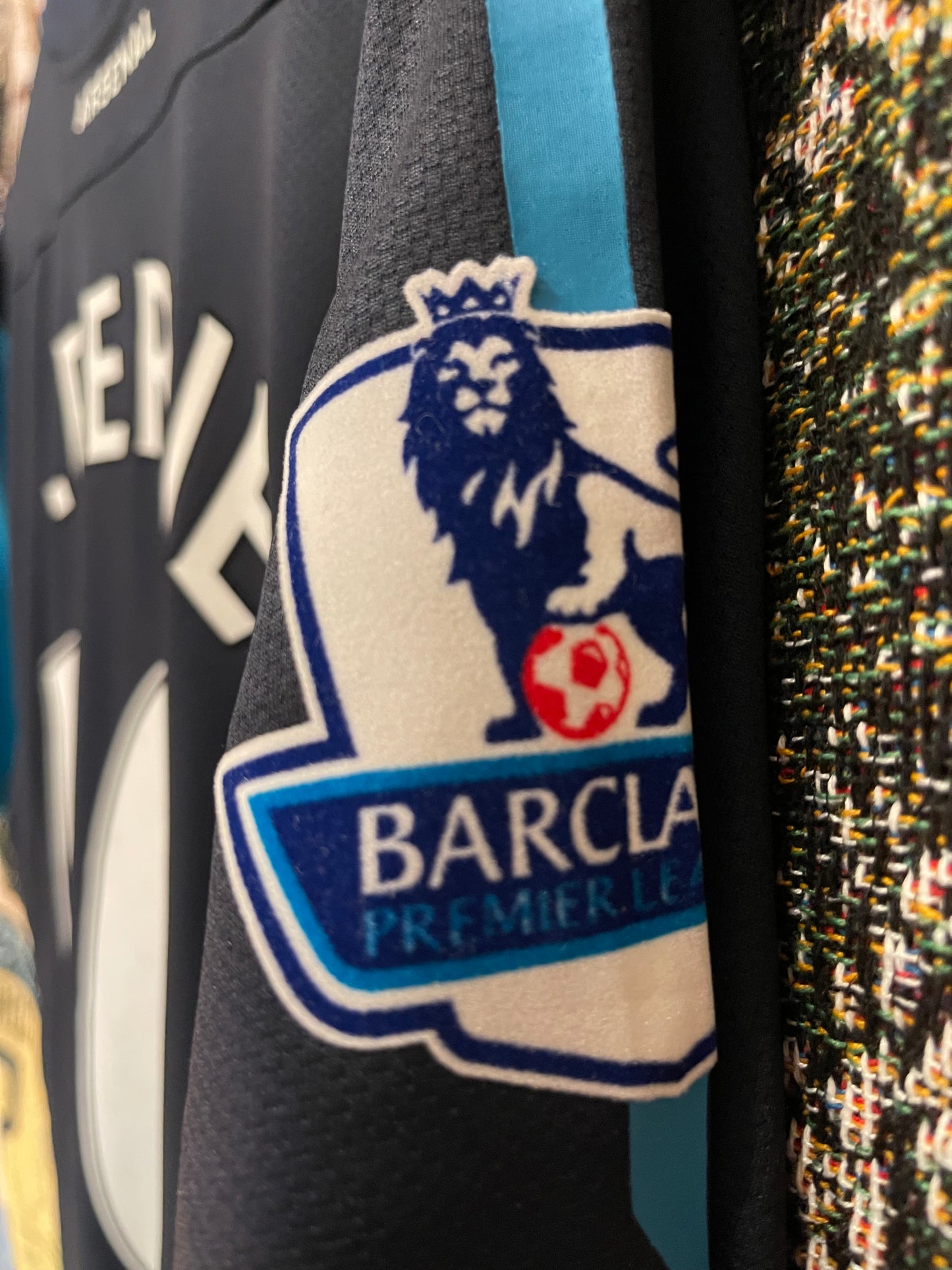 Arsenal 2011/12 Away Kit. #10 V. Persie. (M)