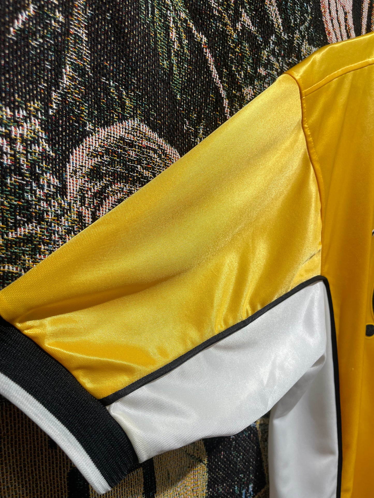 Borussia Dortmund 1998-00 Home Kit. #9 Stéphane Chapuisat. (L)